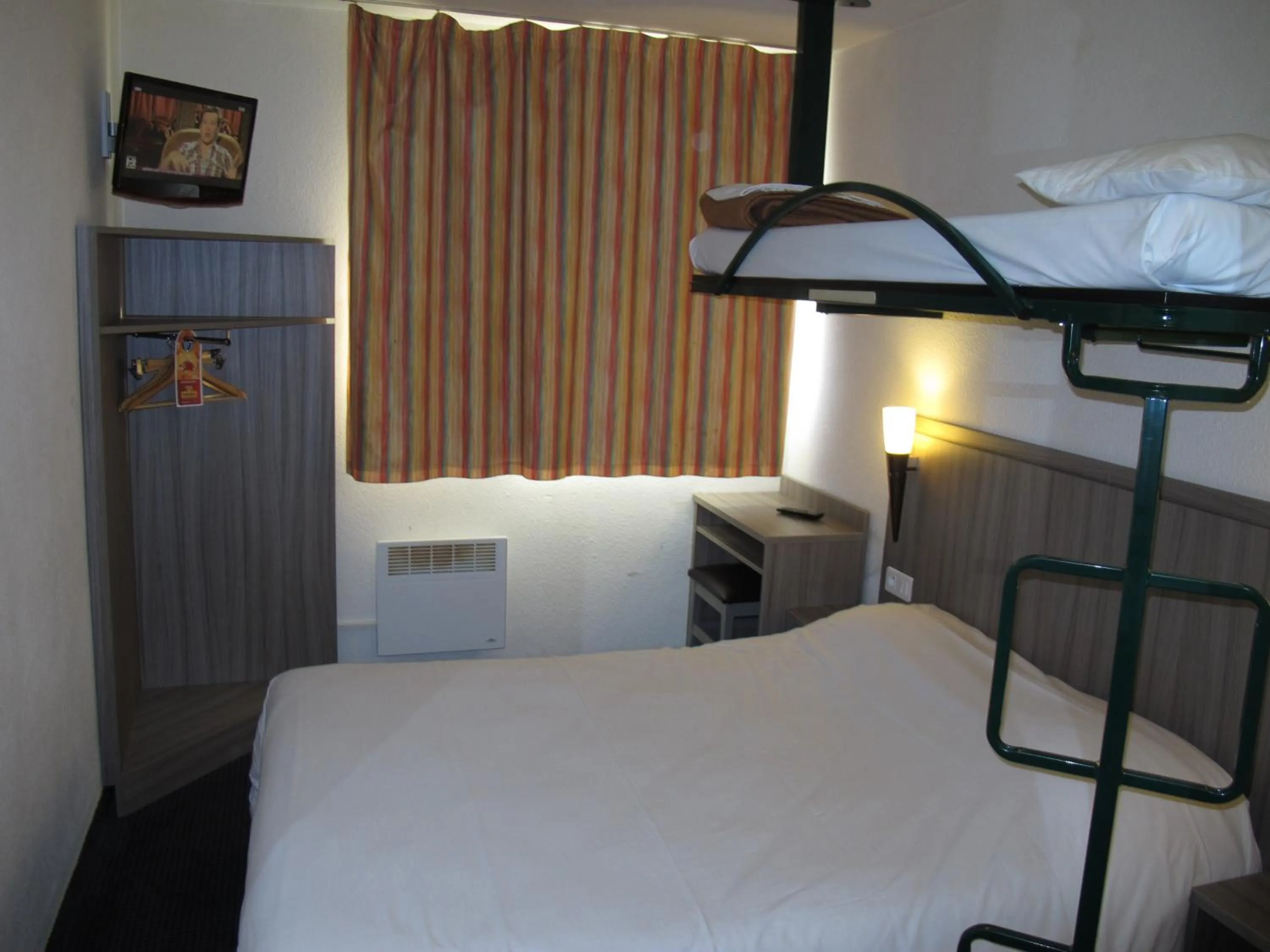 Photo of the whole room, Bed in Initial by Balladins Béthune