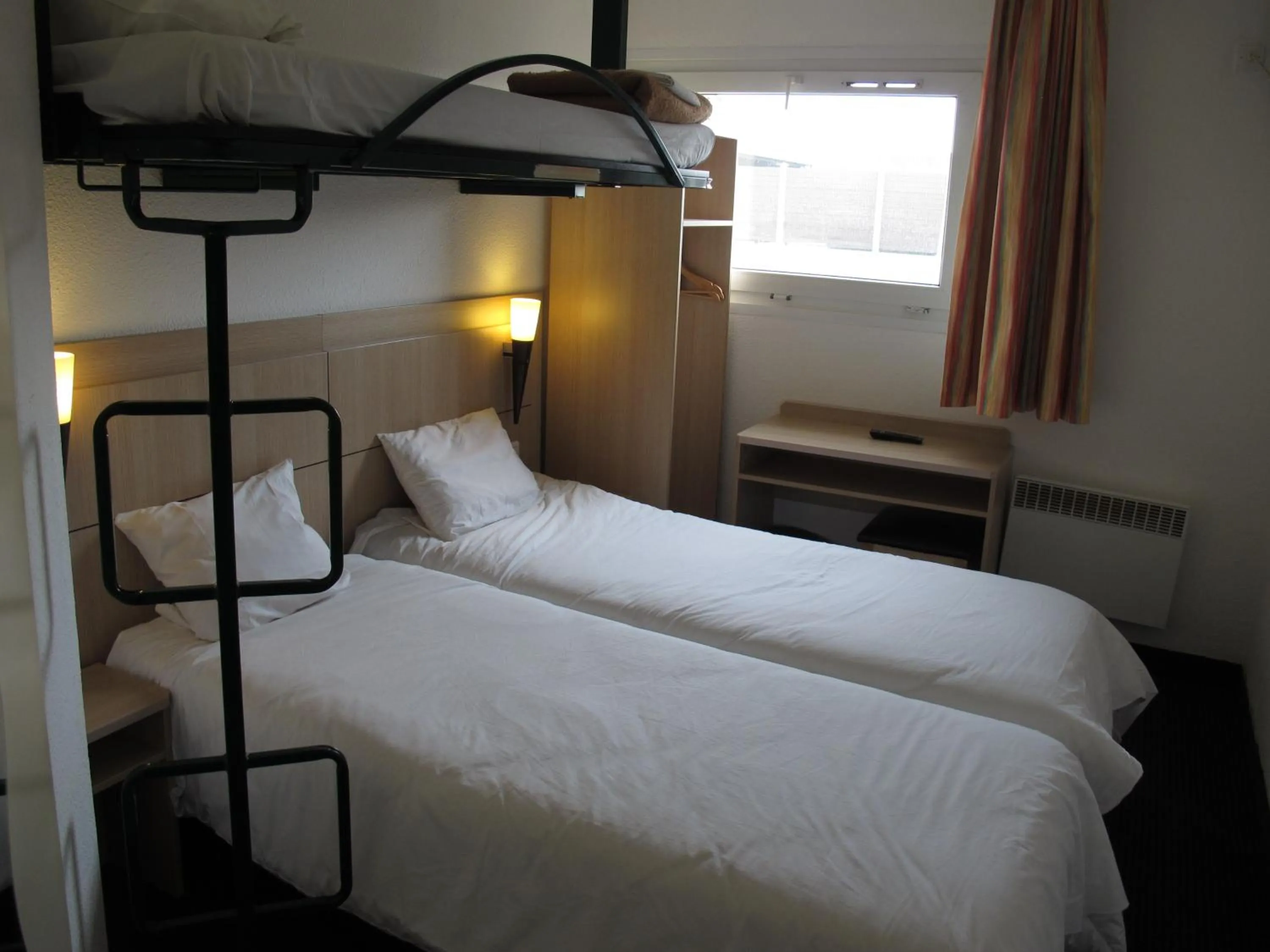 Photo of the whole room, Bed in Initial by Balladins Béthune