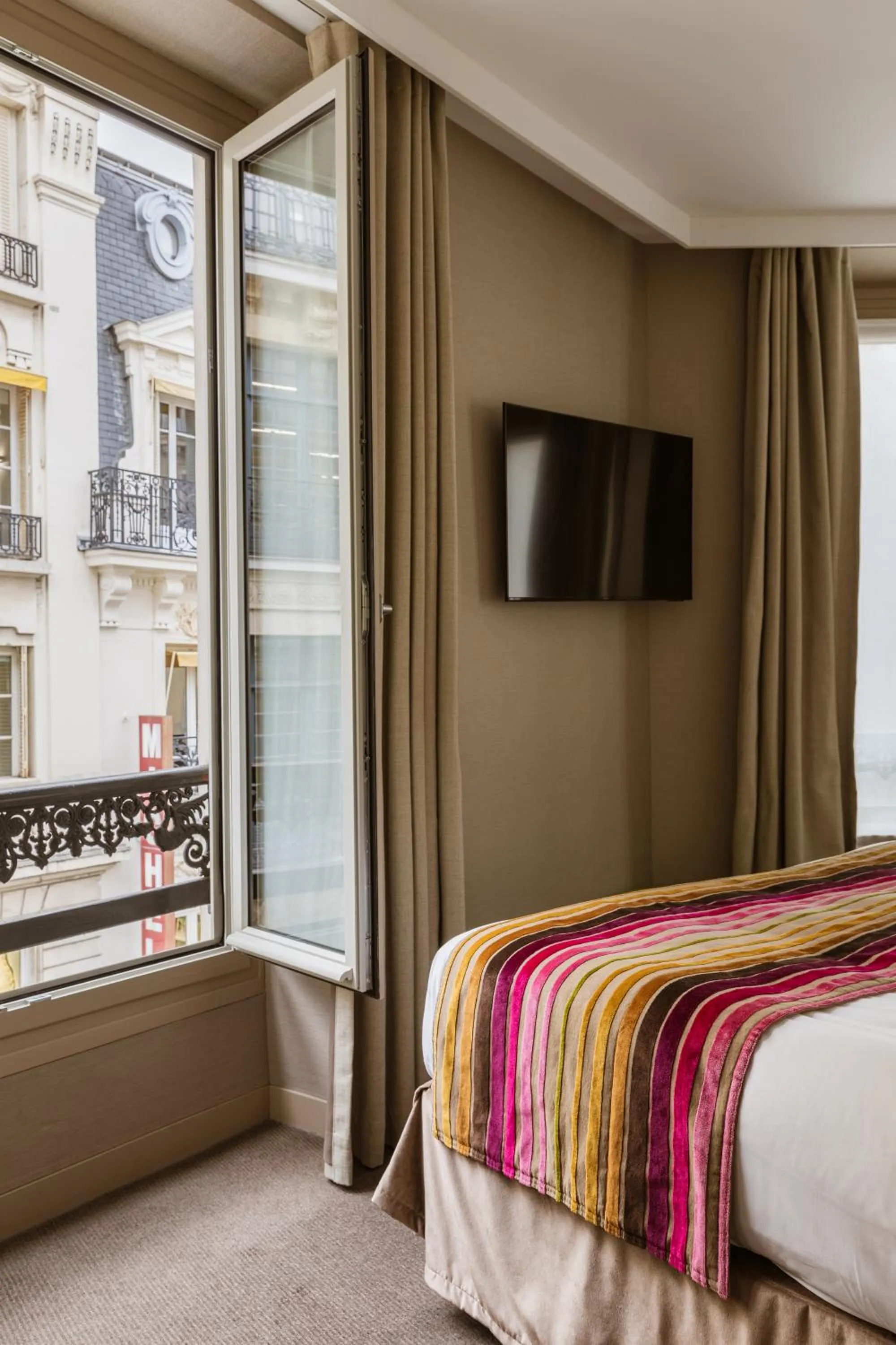 Bed in Hôtel Cordelia Opéra-Madeleine