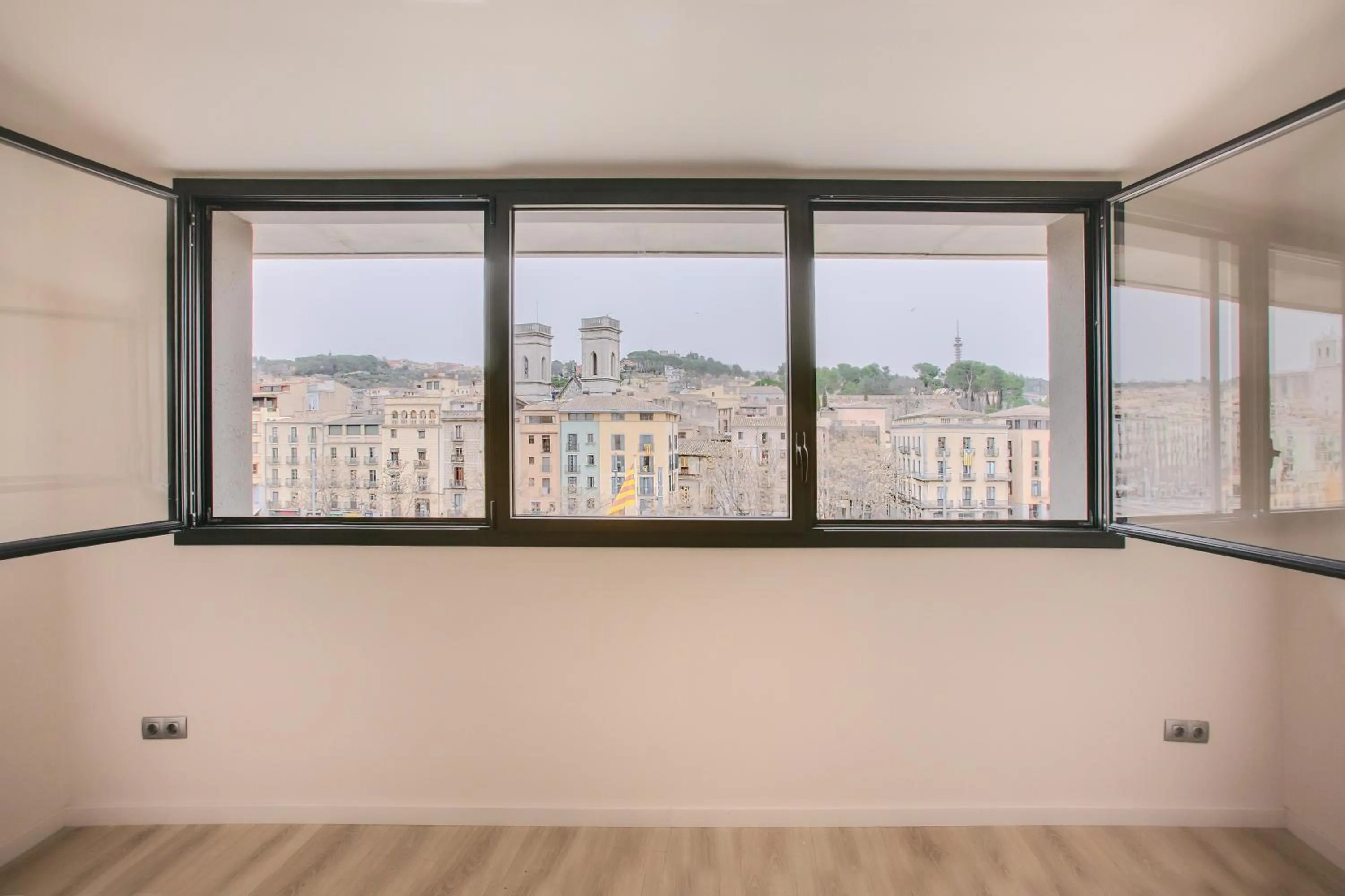 Neighbourhood in Flateli - Plaça Catalunya 42