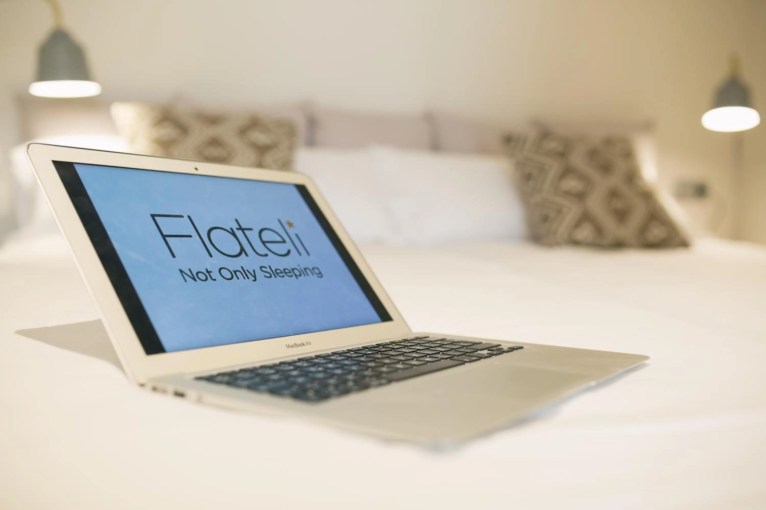 Property logo or sign, Bed in Flateli -Plaça Catalunya 3-2