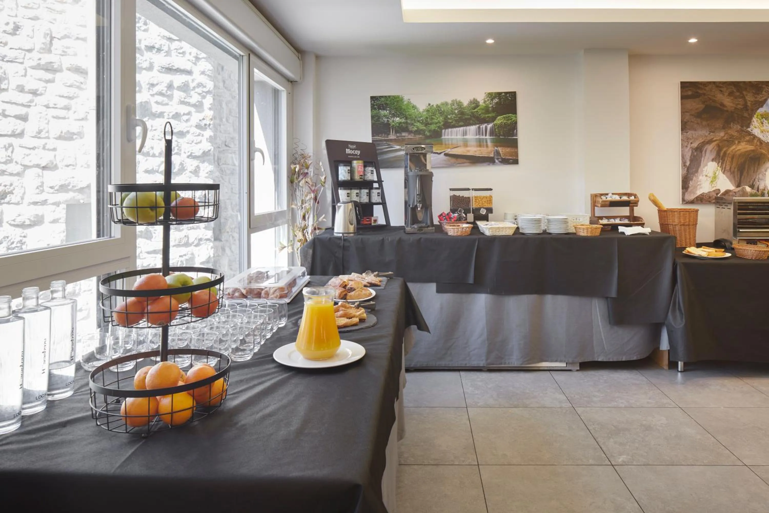 Restaurant/places to eat in Iraipe Santuario de Arantzazu Hotel