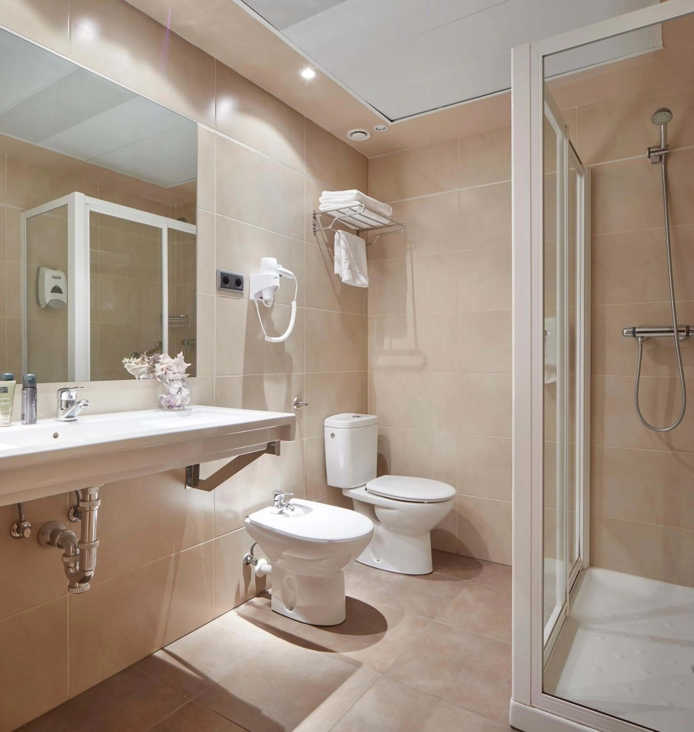 Bathroom in Iraipe Santuario de Arantzazu Hotel