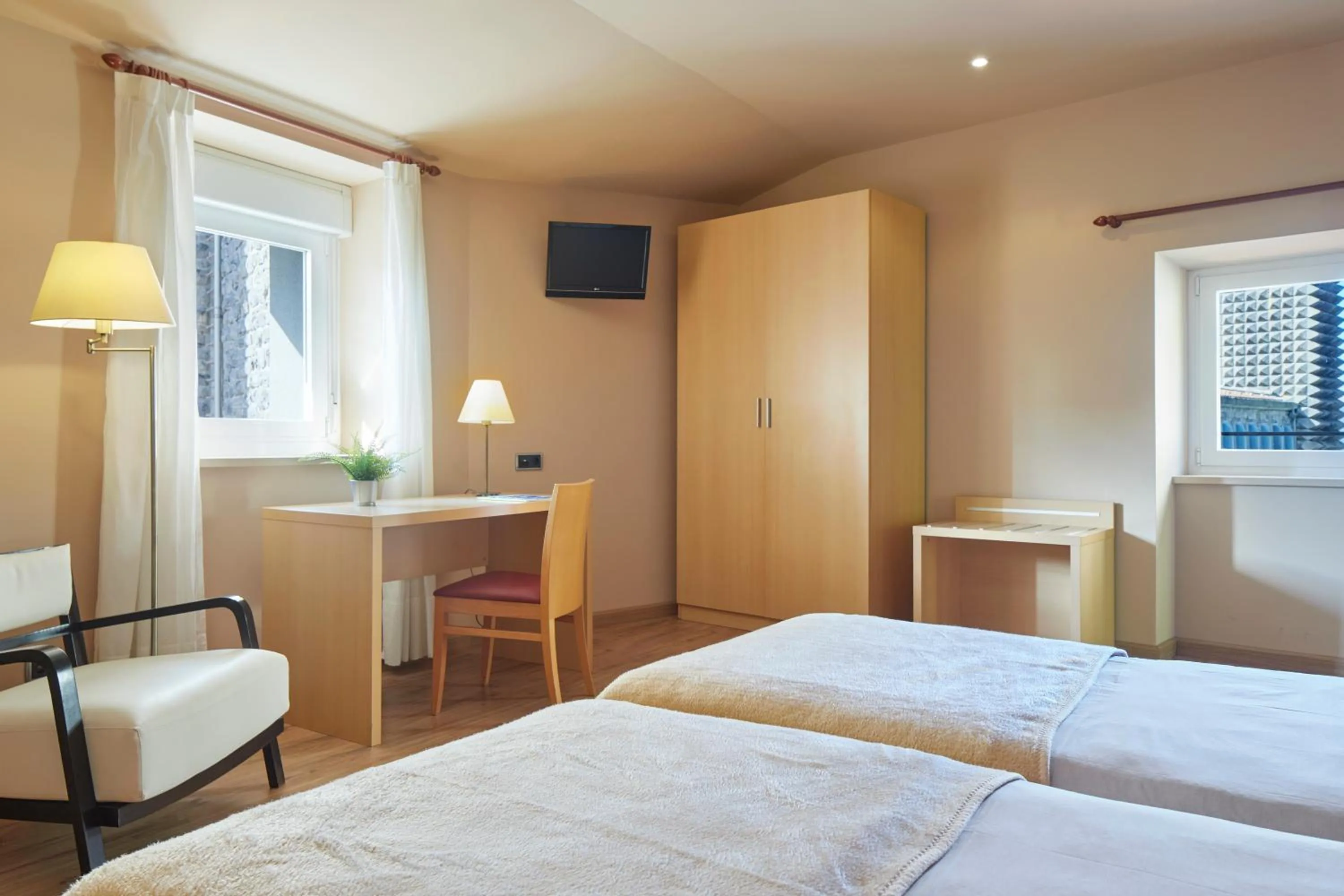 hair dresser, Bed in Iraipe Santuario de Arantzazu Hotel