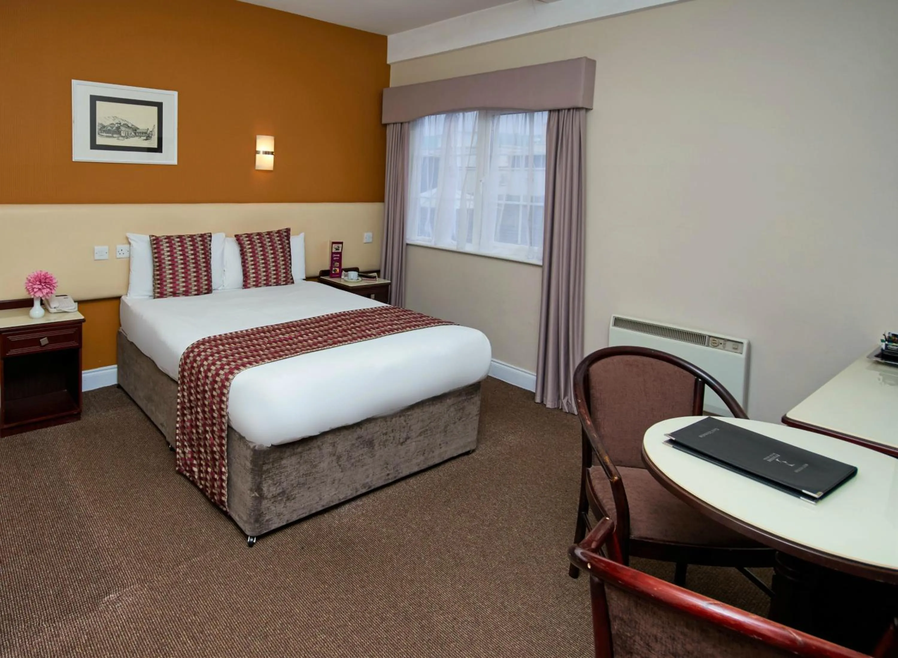 Bedroom, Bed in Eviston House Hotel