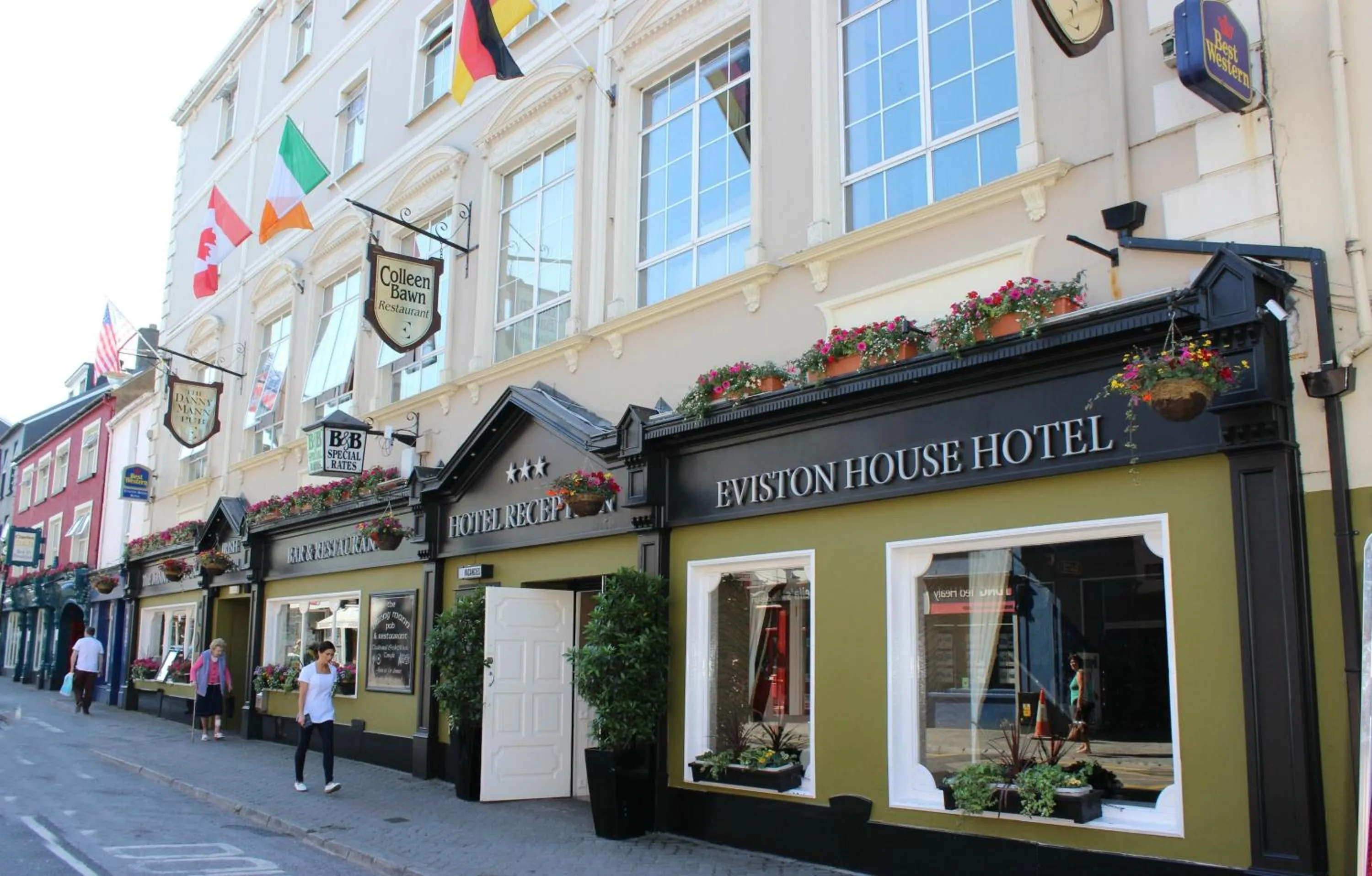 Facade/entrance in Eviston House Hotel