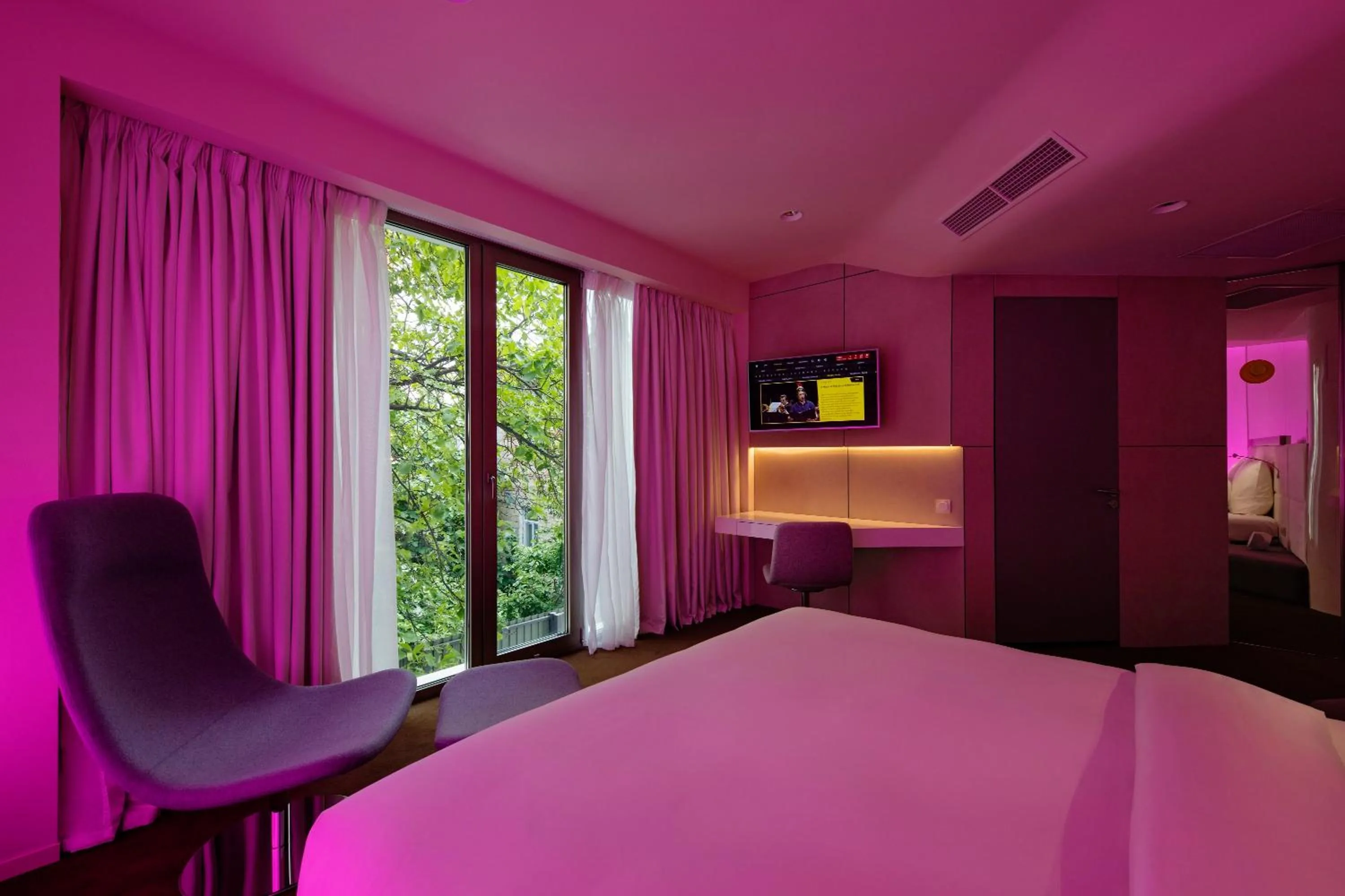 TV and multimedia in The Grove Design Hotel