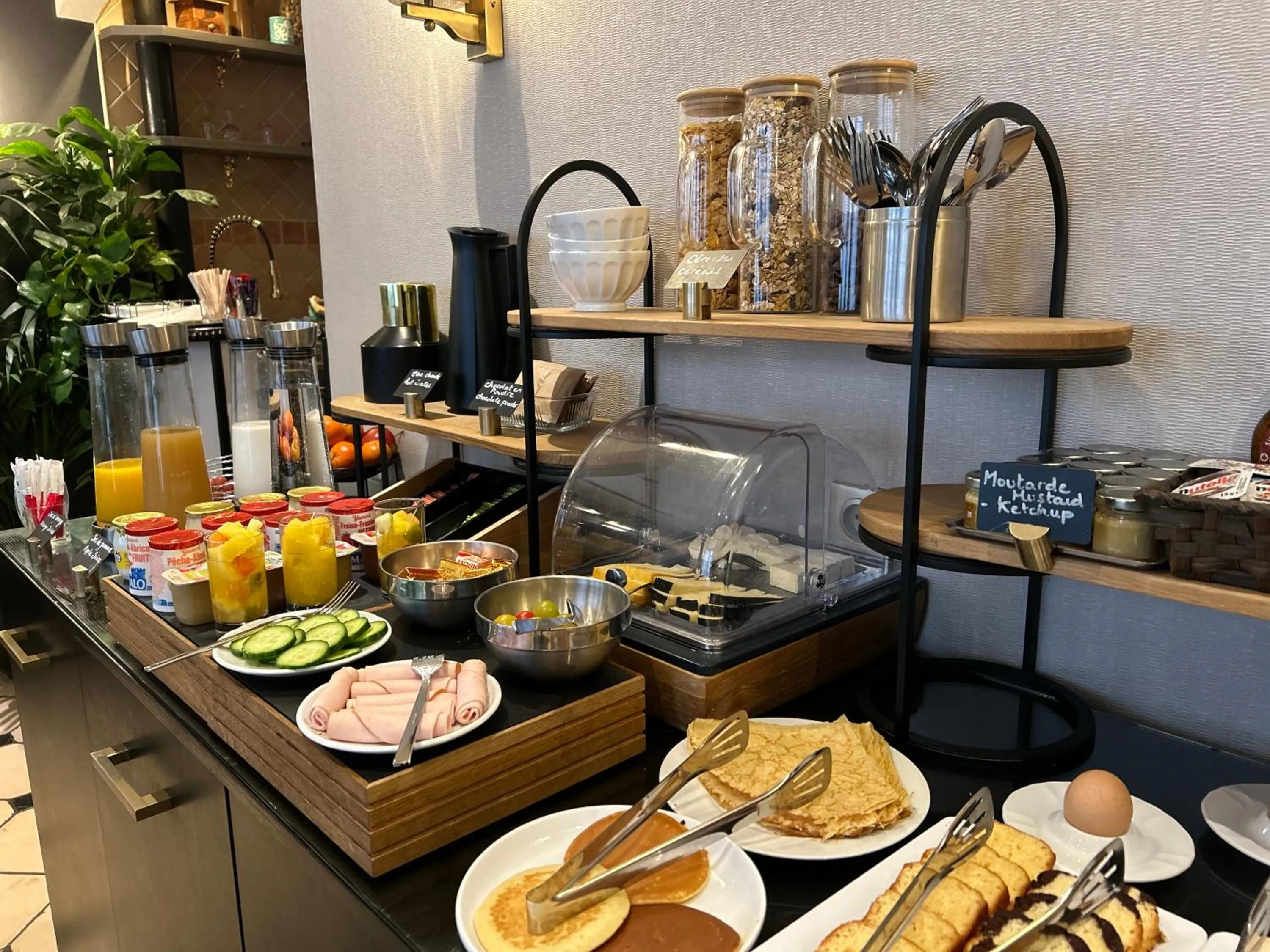 Buffet breakfast in Hôtel Eiffel Rive Gauche