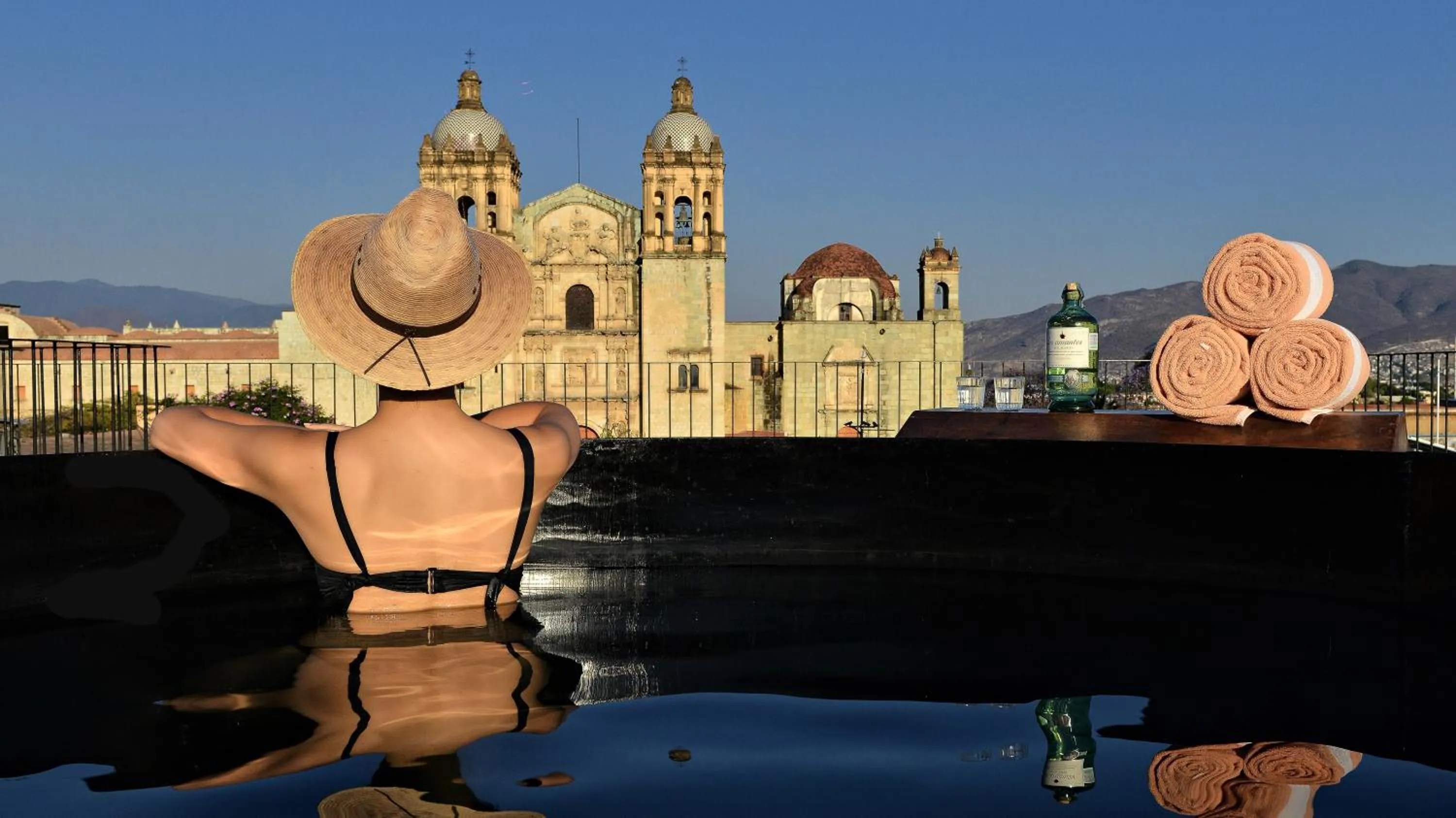 Property building in Hotel Los Amantes