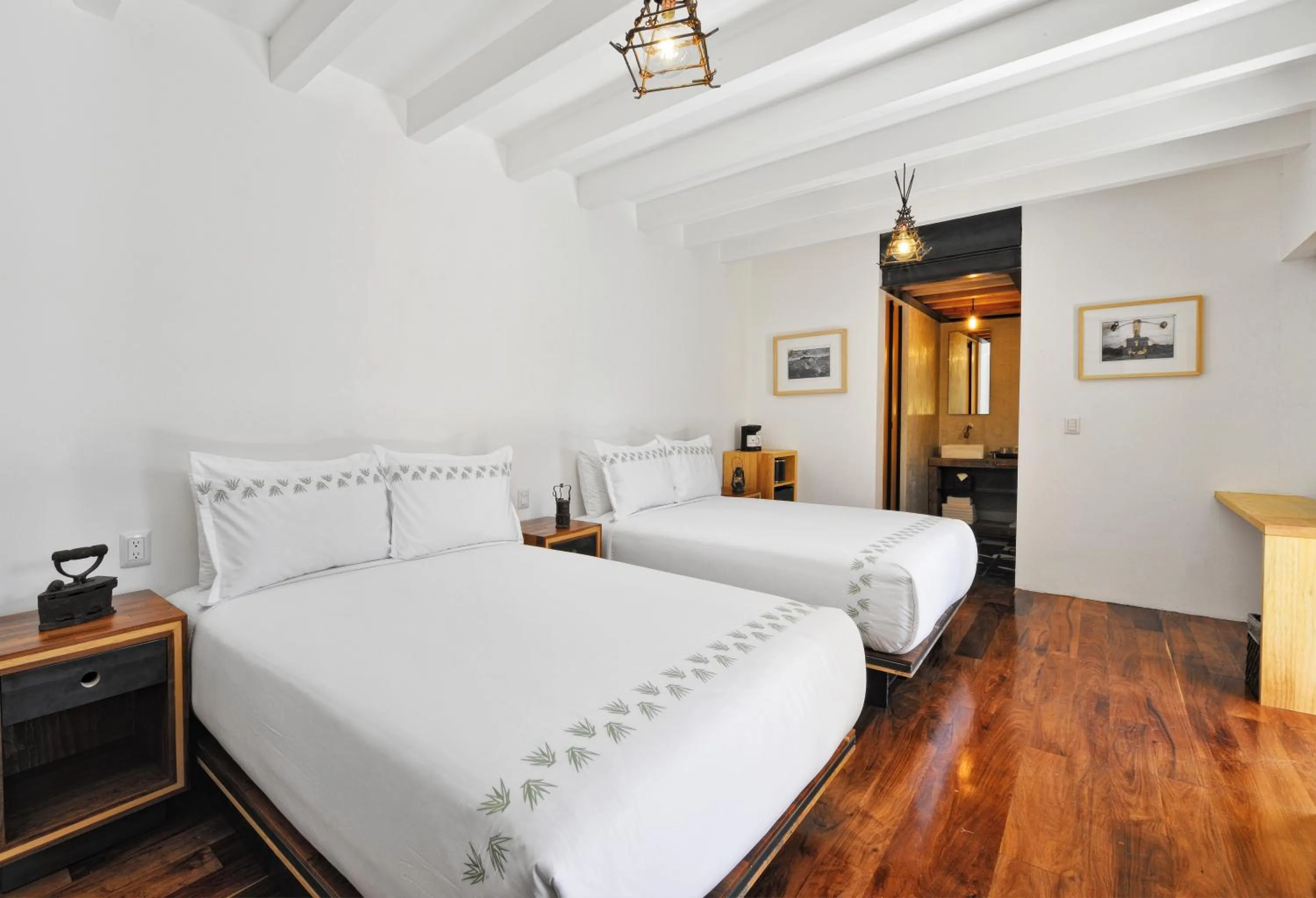 Staff, Bed in Hotel Los Amantes