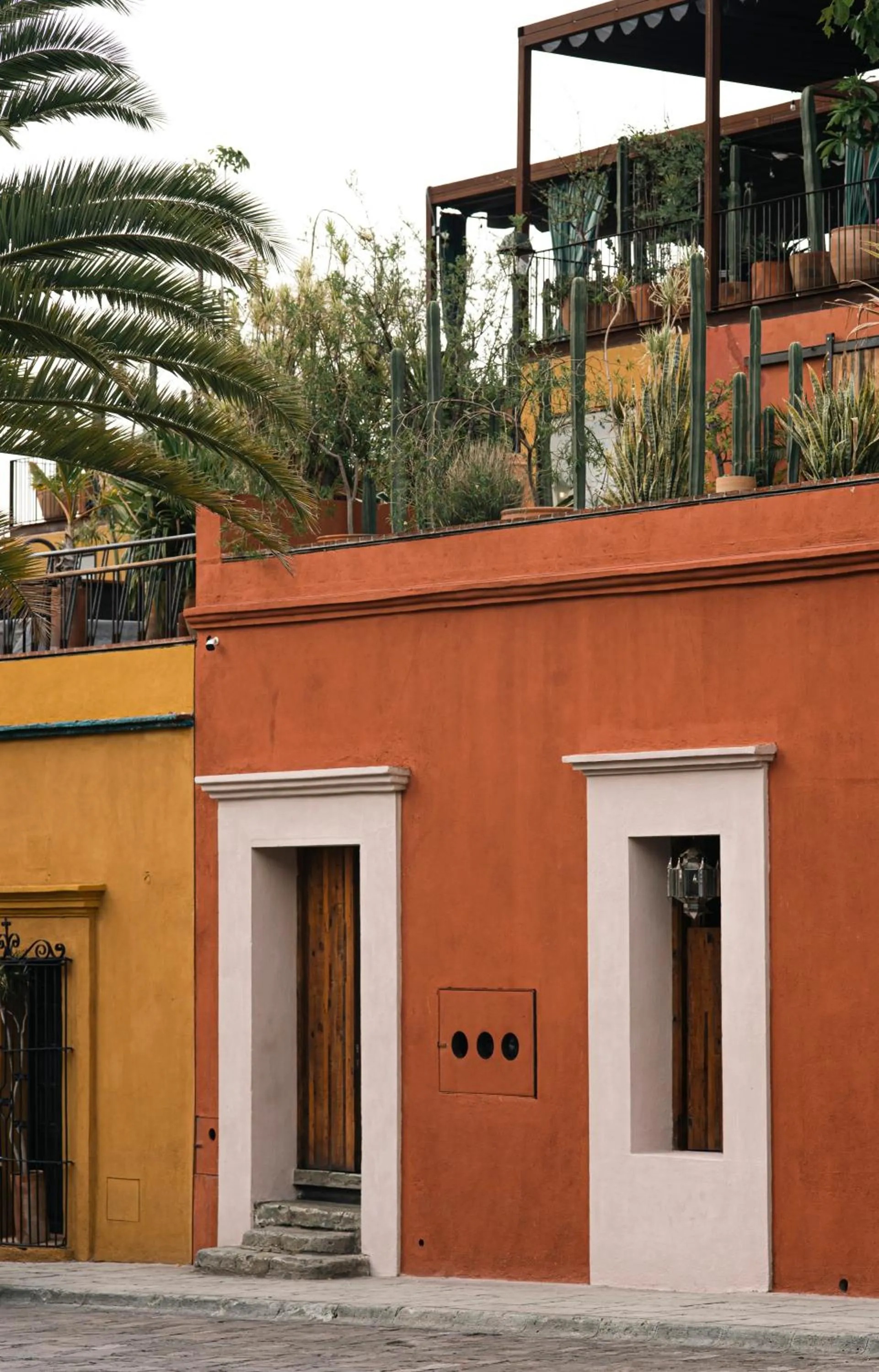 Property building in Hotel Los Amantes