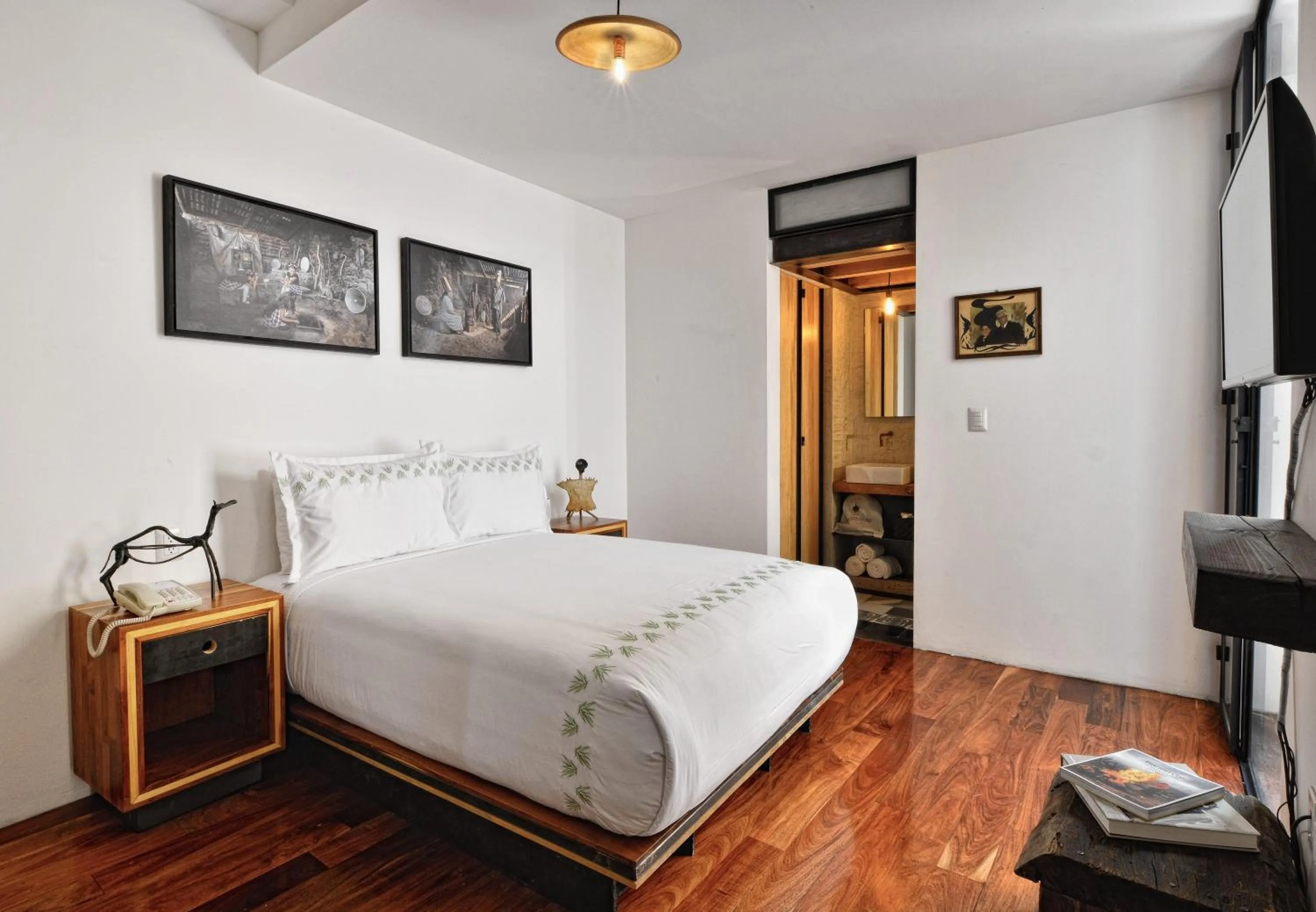 Decorative detail, Bed in Hotel Los Amantes