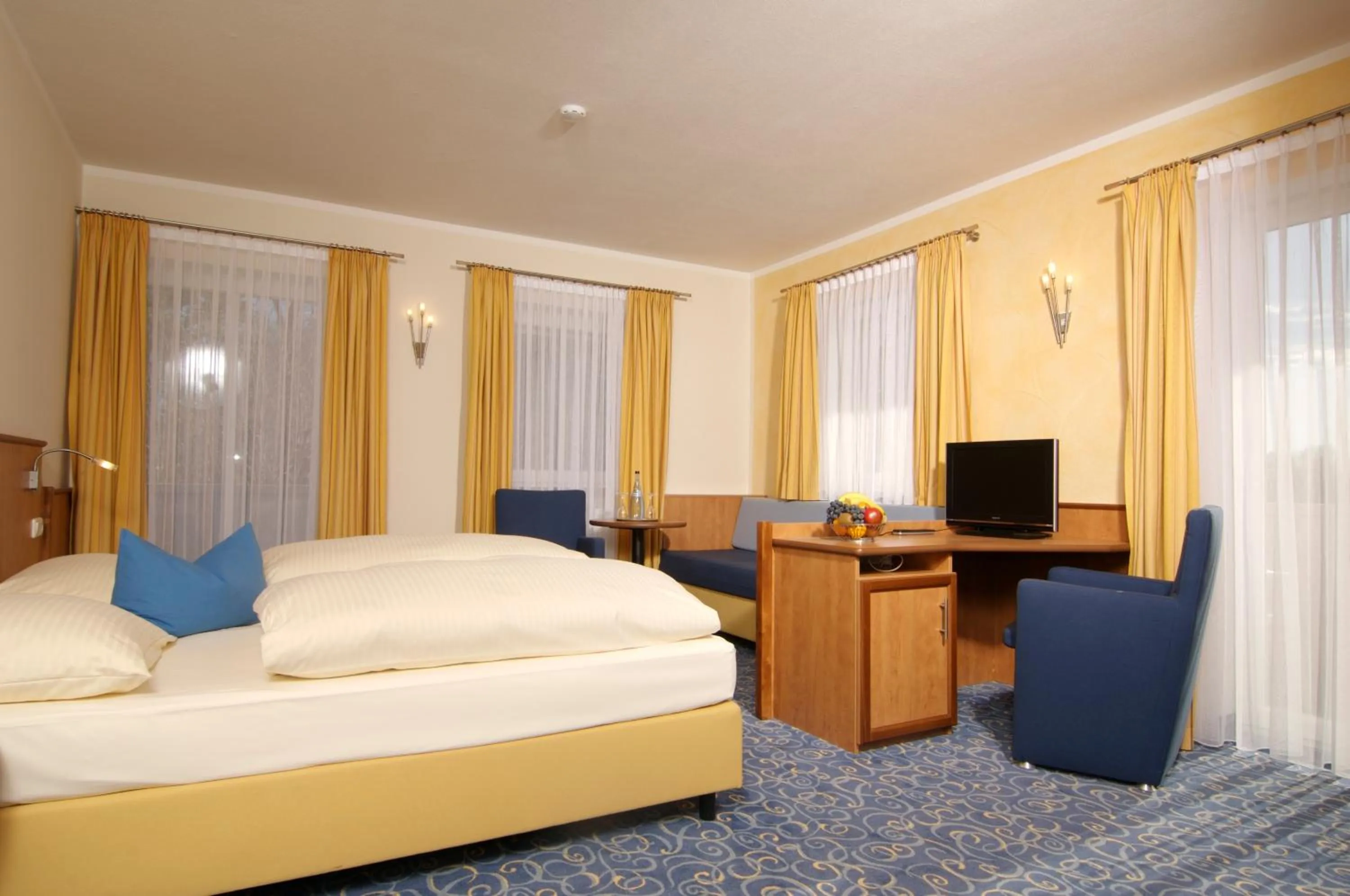 Photo of the whole room, Bed in Hotel Gasthof Seefelder Hof