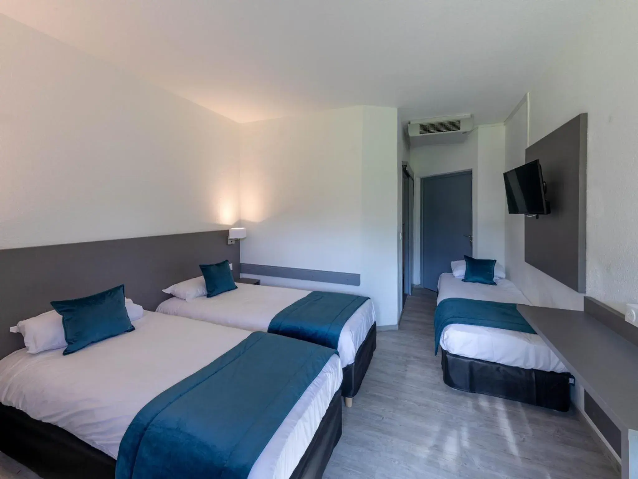 Triple Room in Noemys Viviers-du-lac Triple Room in Noemys Viviers-du-lac