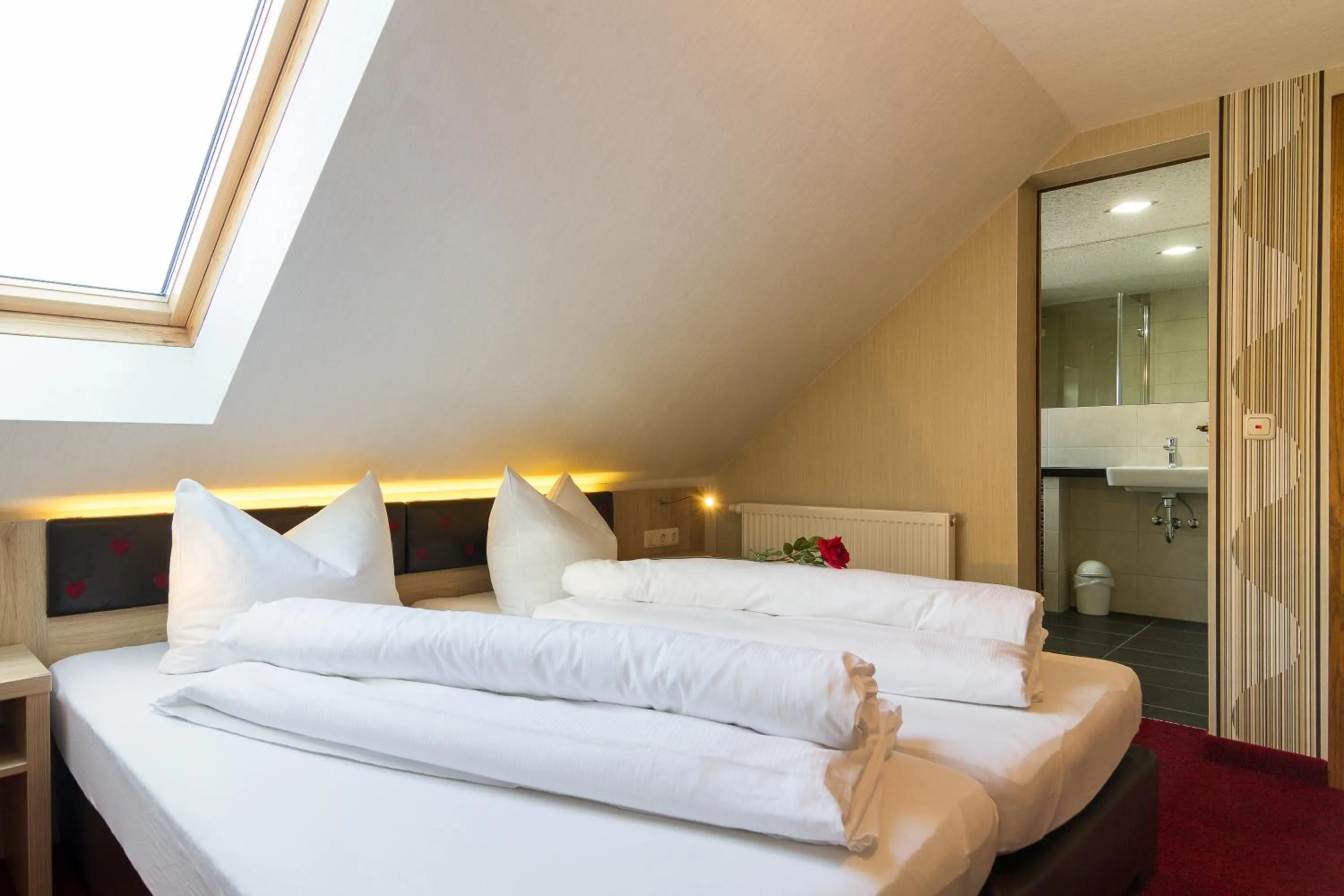 Bed in Landhotel Zur Grünen Kutte