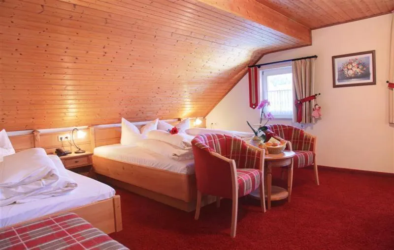 Photo of the whole room, Bed in Landhotel Zur Grünen Kutte