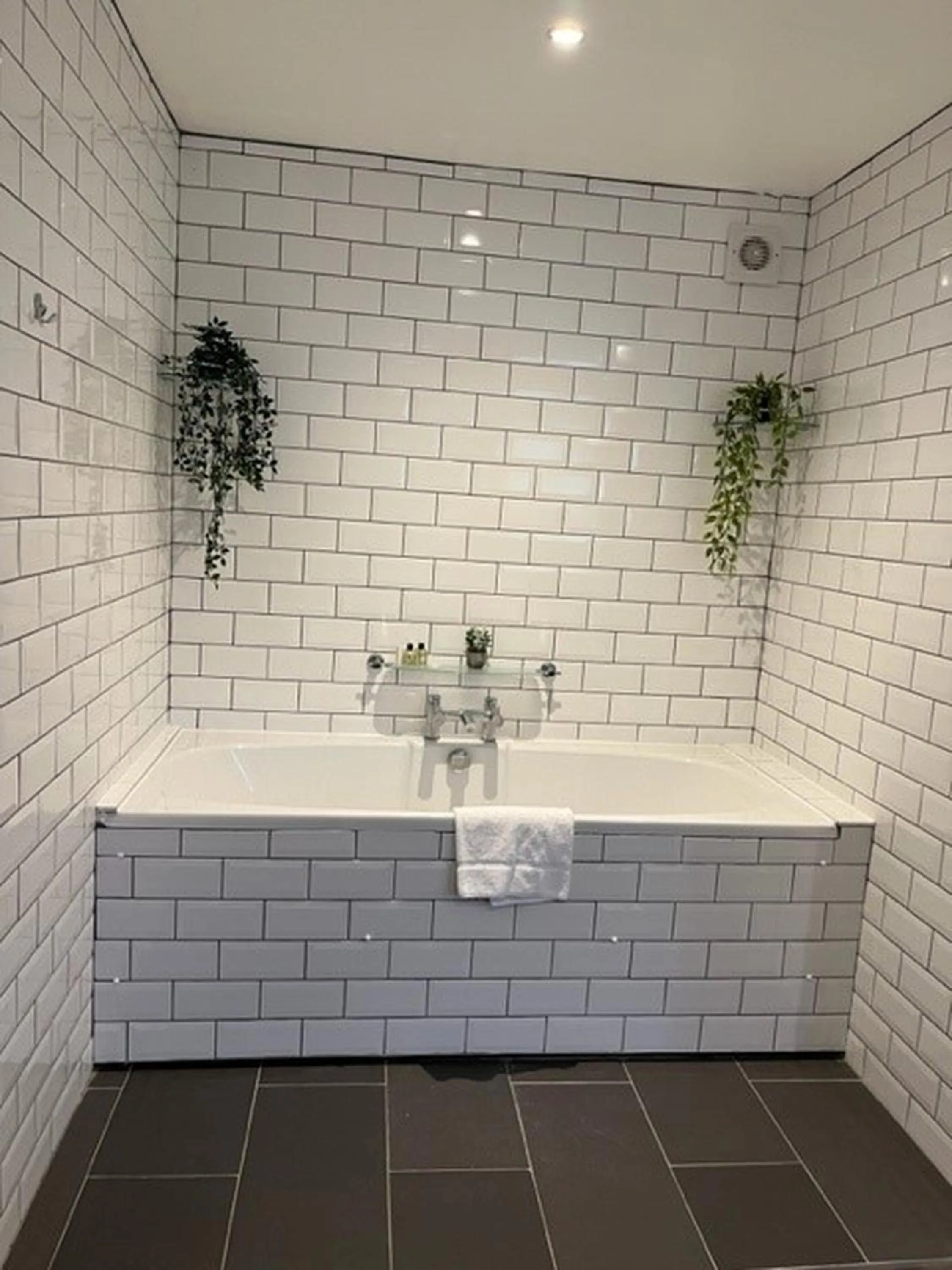 Bath in The Riverside House Hotel