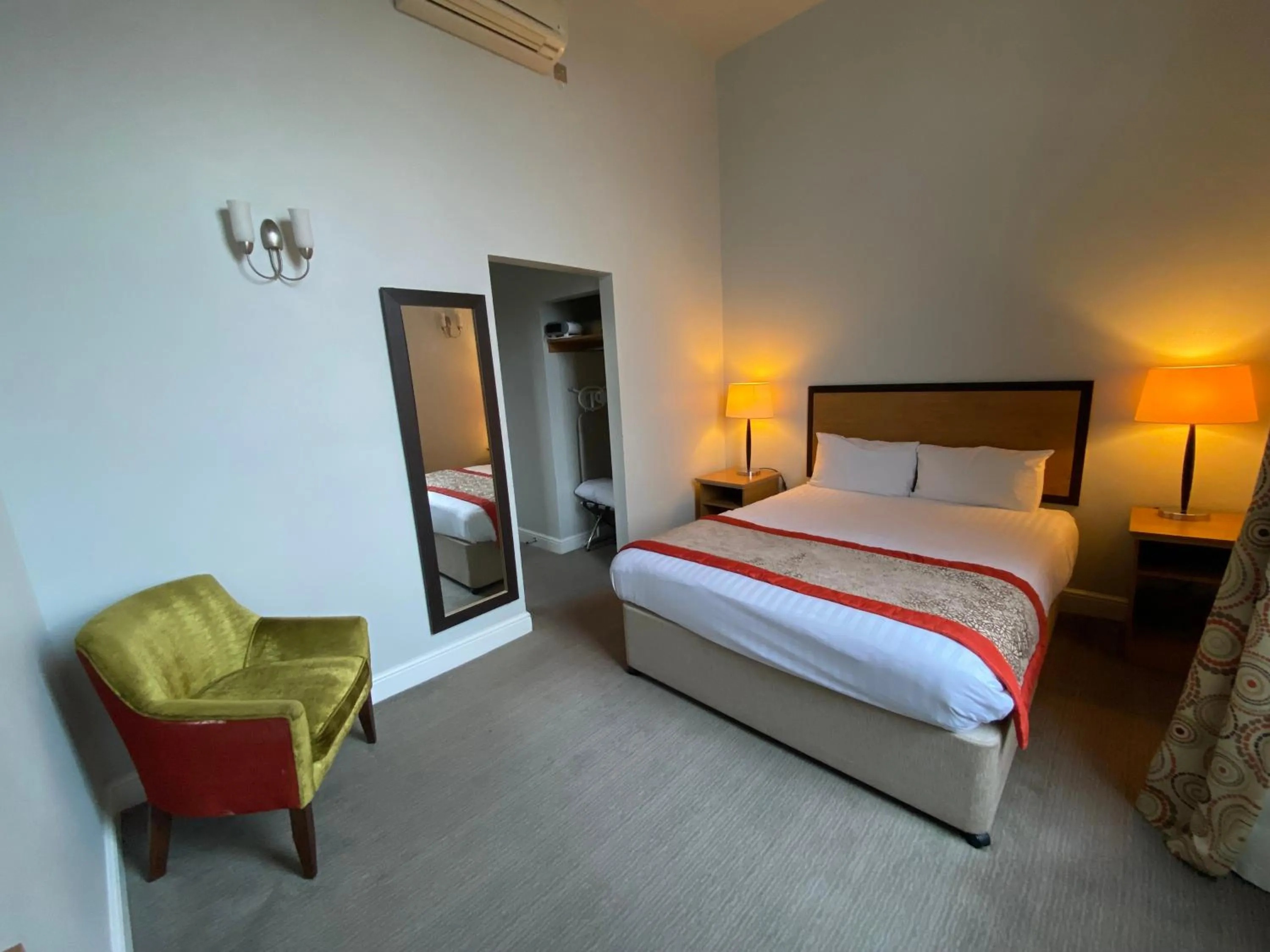 Bed in The Riverside House Hotel