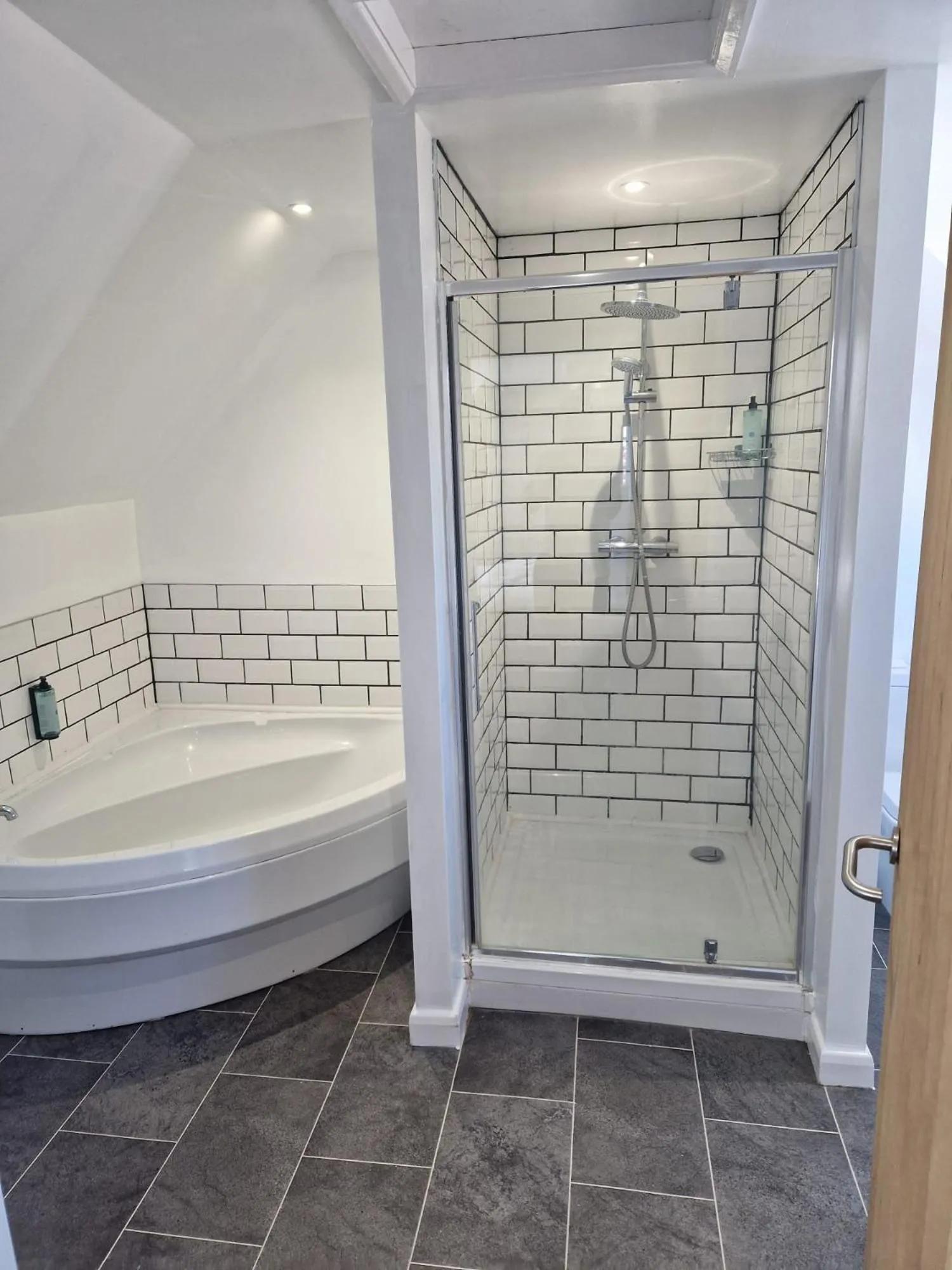 Bathroom in The Riverside House Hotel