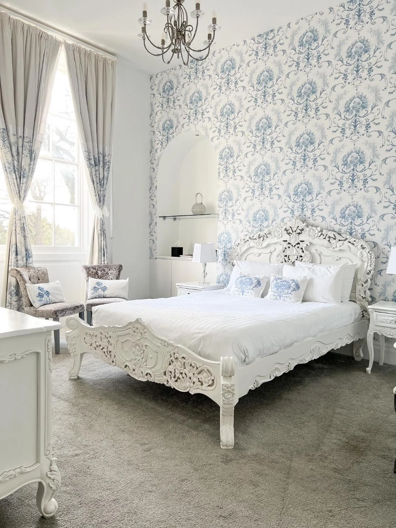 Bed in The Riverside House Hotel