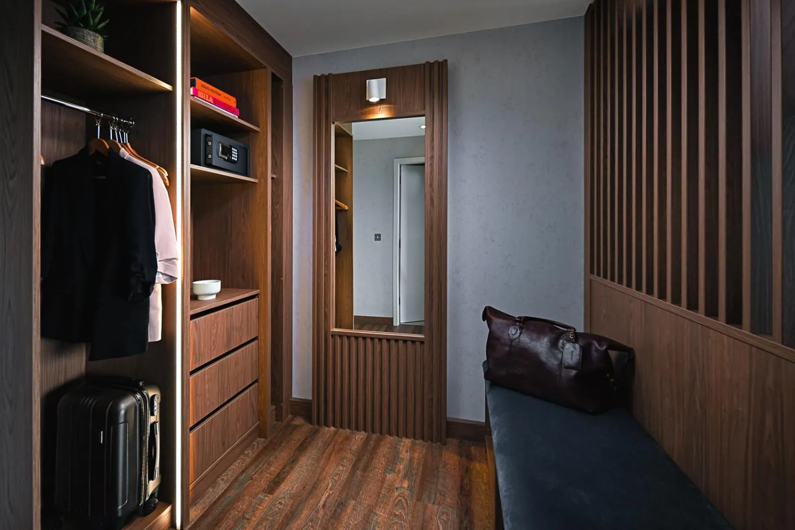 wardrobe in Carlton Hotel Dublin Airport