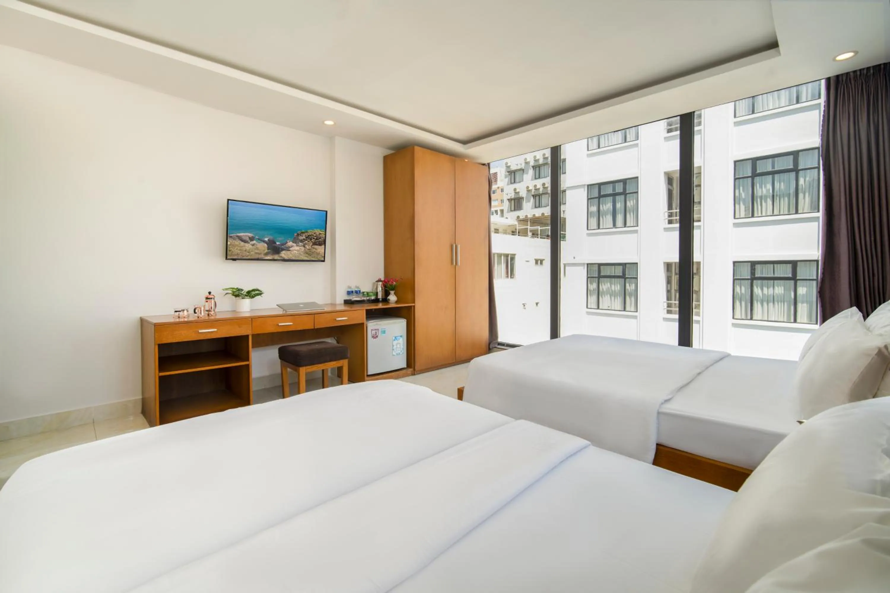 Communal lounge/ TV room, Bed in Trang Ngan Hotel by THG