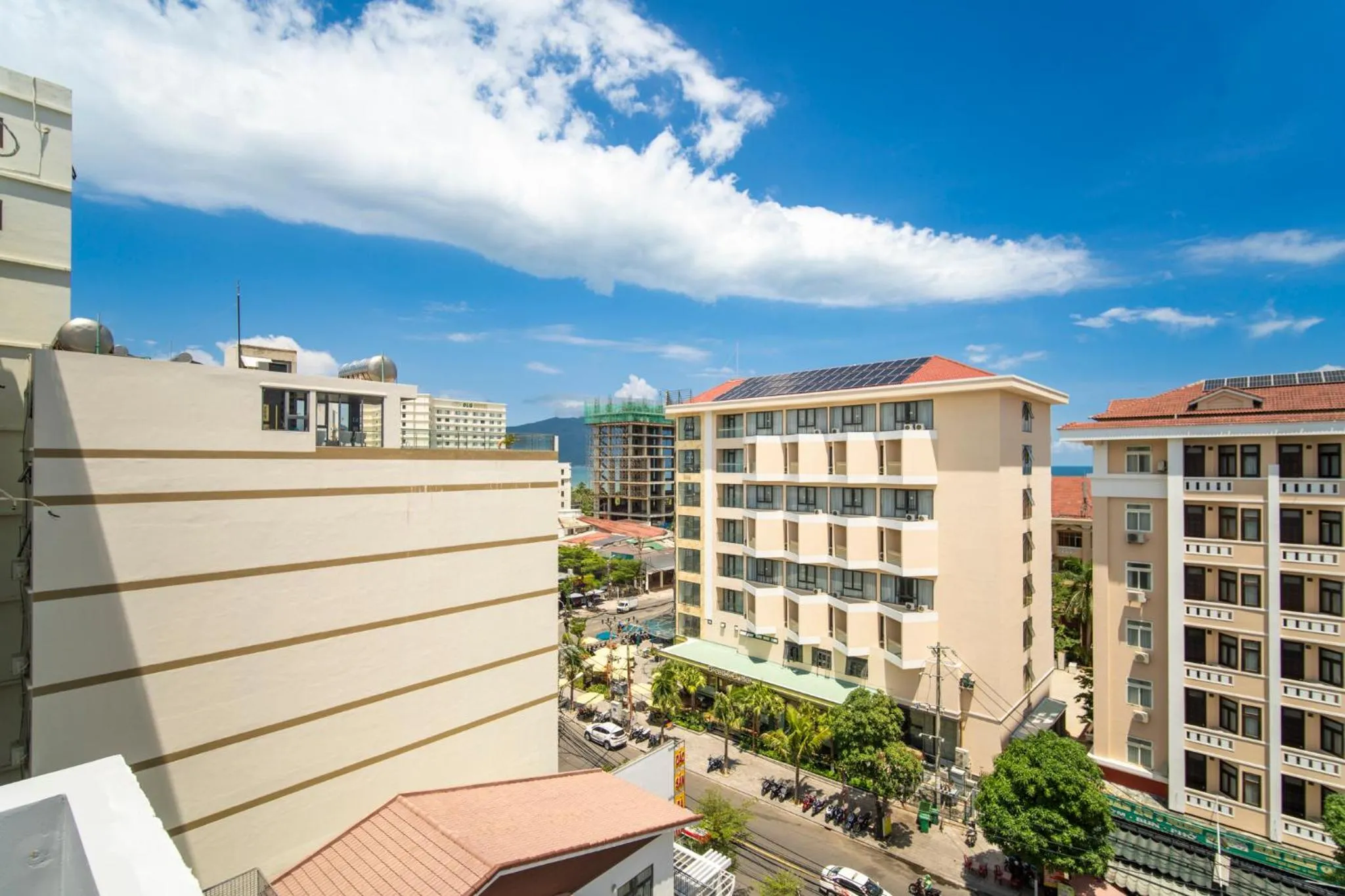 Quiet street view in Trang Ngan Hotel by THG