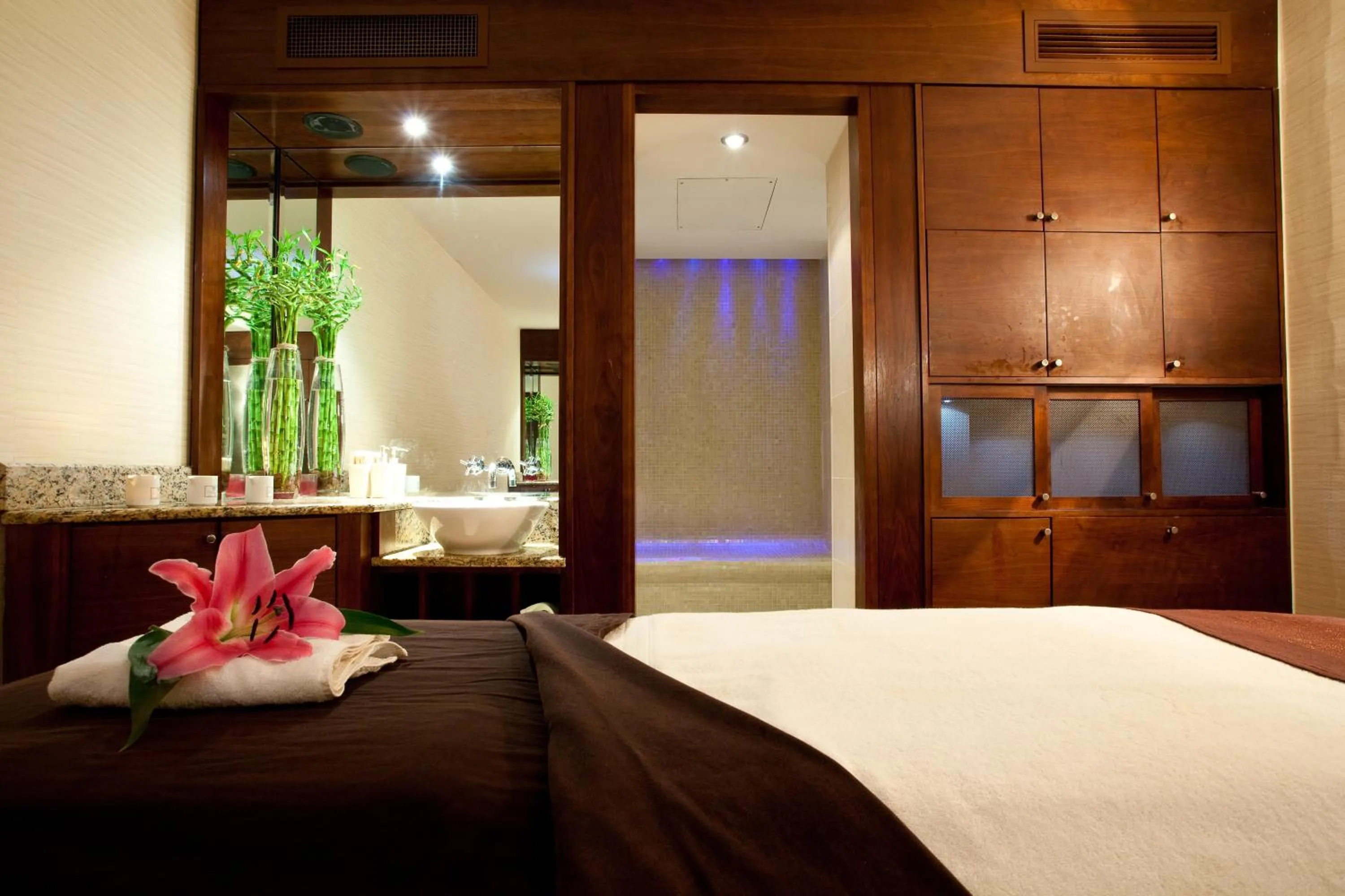 Spa and wellness centre/facilities, Bed in The Club Hotel & Spa Jersey