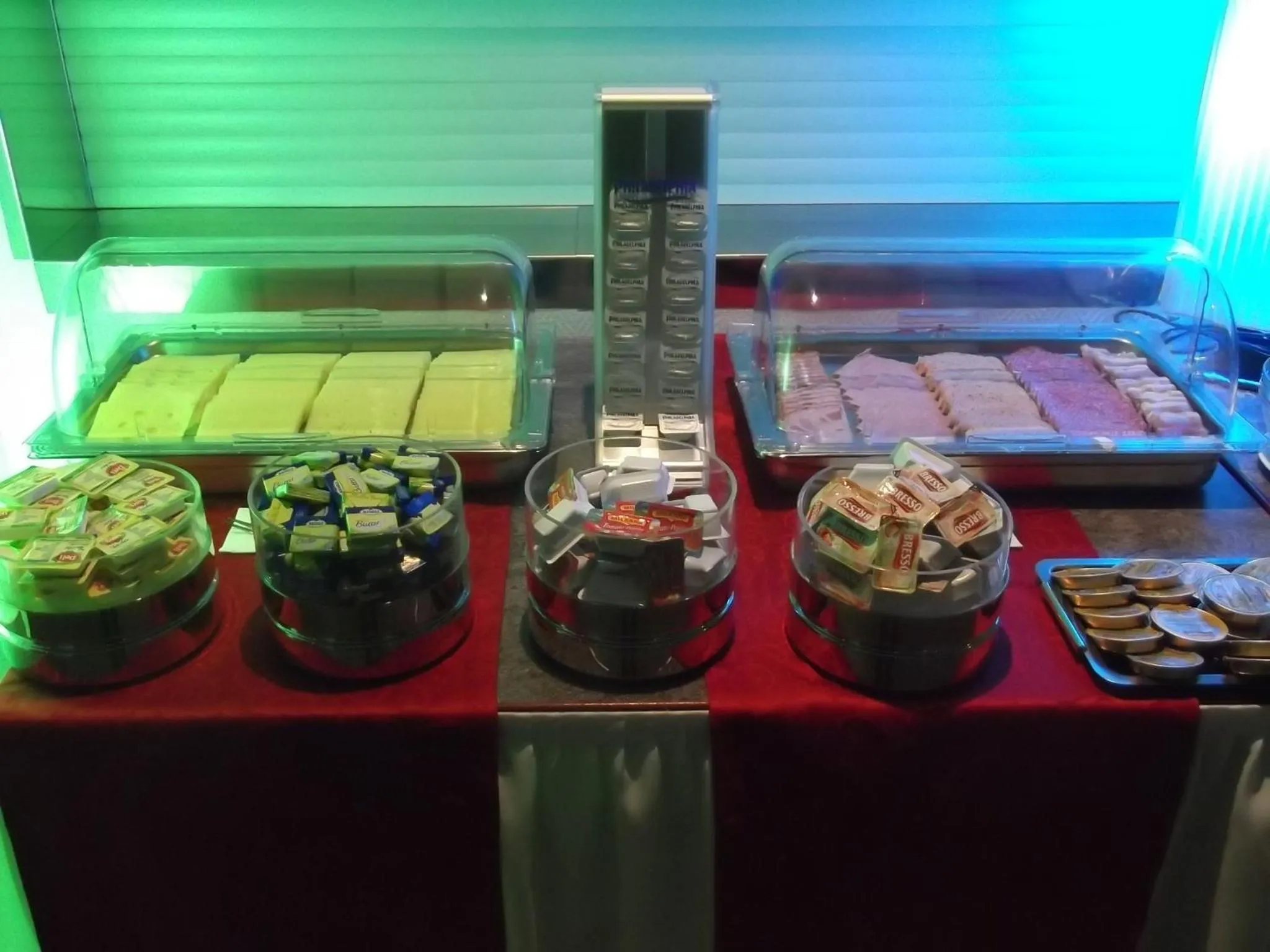 Buffet breakfast in Businesshotel & Appartements Stuttgart-Vaihingen