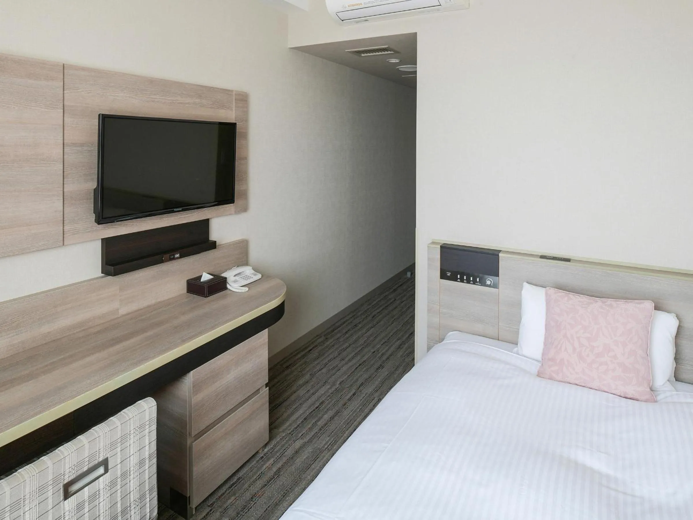 Bed in Vessel Inn Shigamoriyama Station