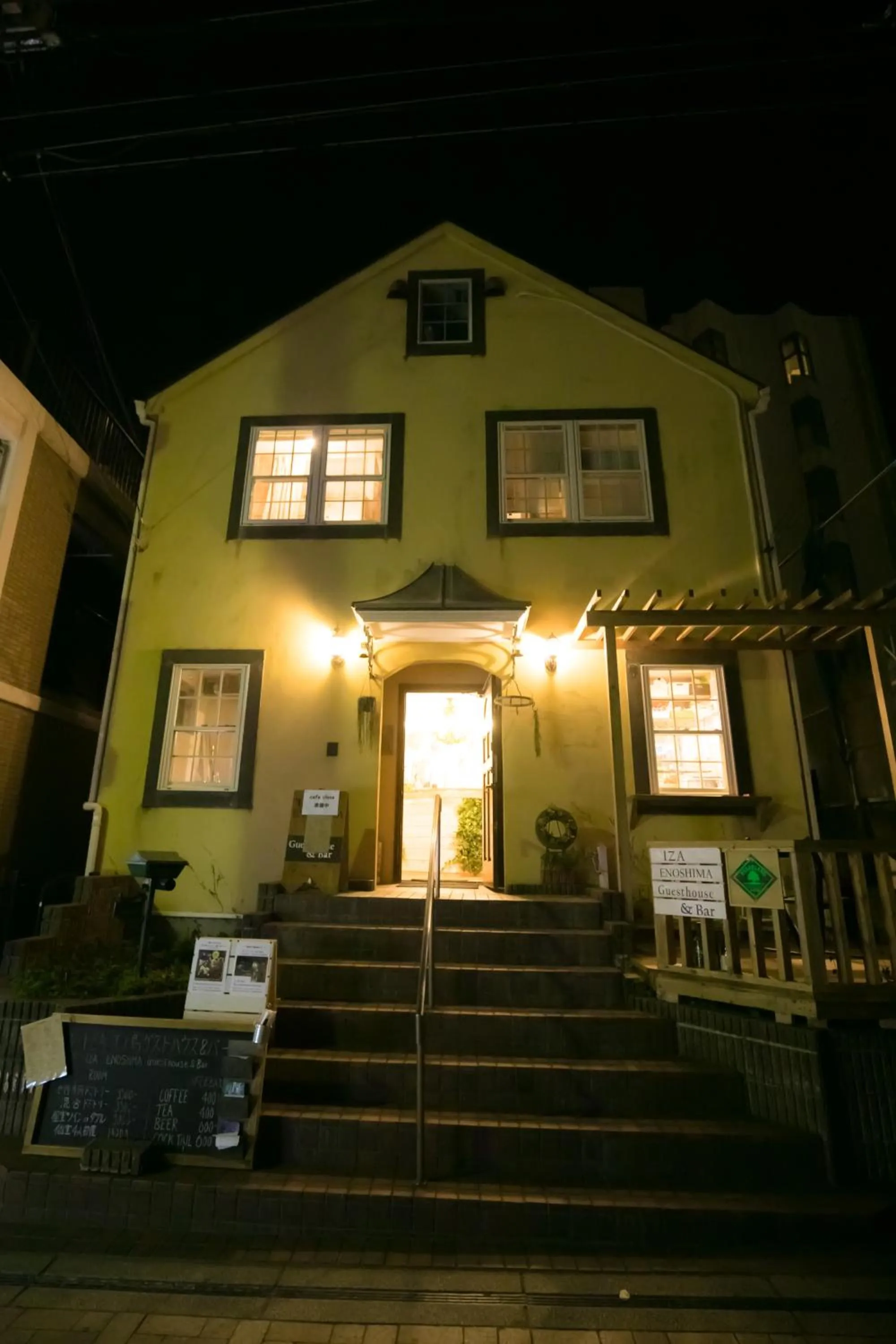 Facade/entrance in IZA Enoshima Guest House and Bar