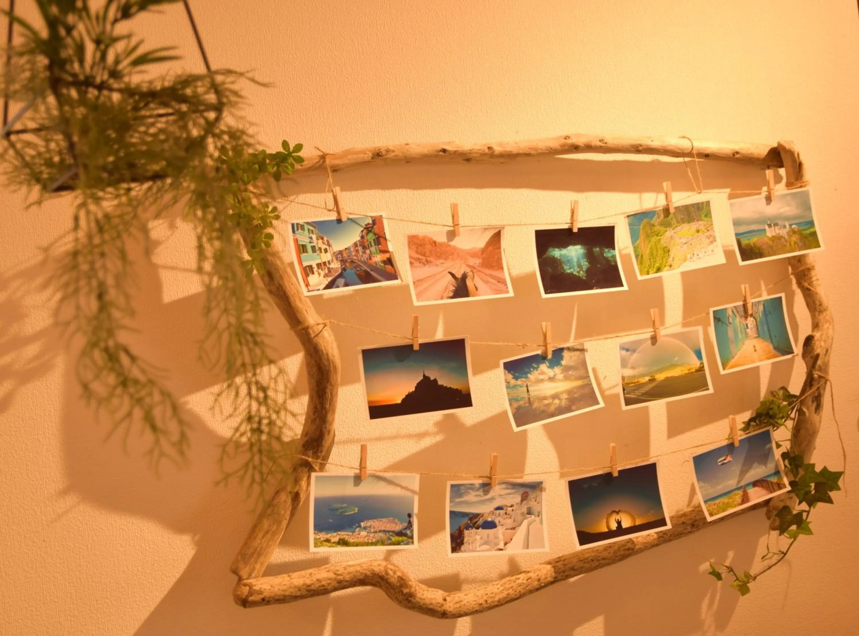 Communal lounge/ TV room in IZA Enoshima Guest House and Bar