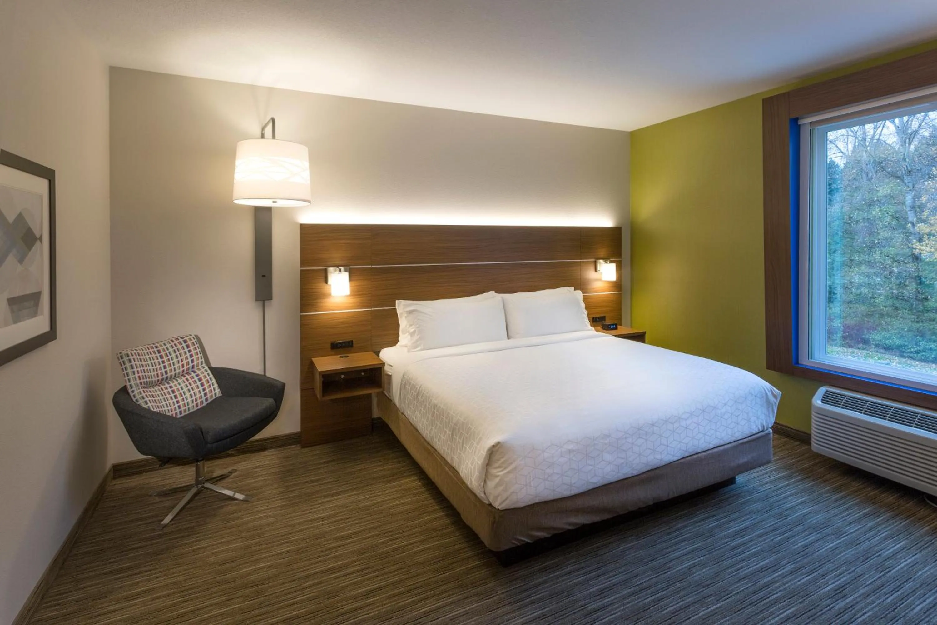 Photo of the whole room, Bed in Holiday Inn Express & Suites - Seattle South - Tukwila by IHG