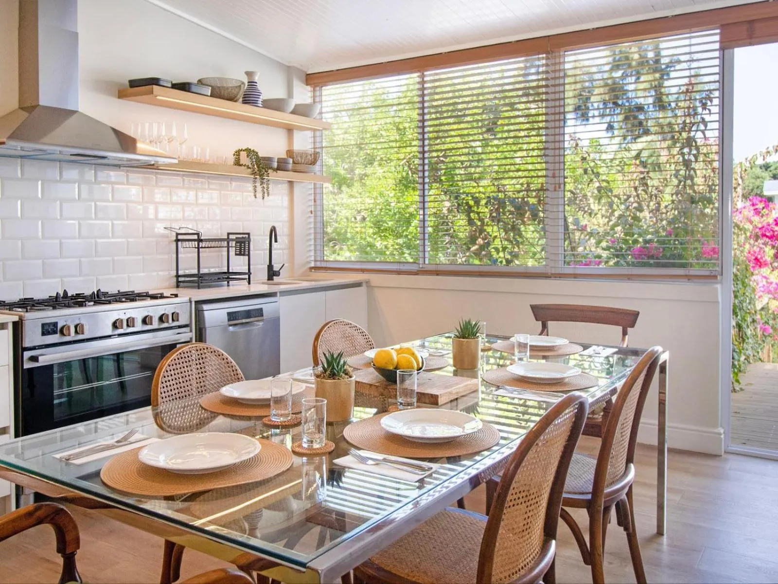 Kitchen or kitchenette in One Kensington Boutique Hotel