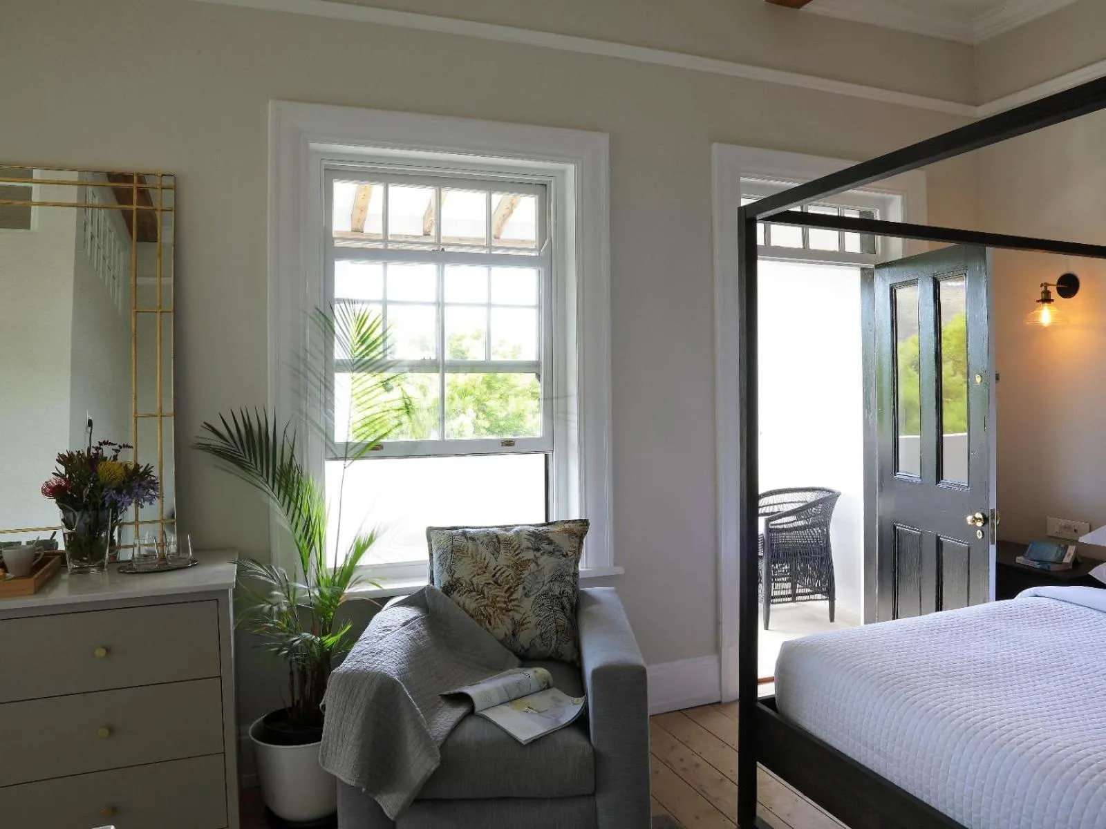 Balcony/Terrace, Bed in One Kensington Boutique Hotel