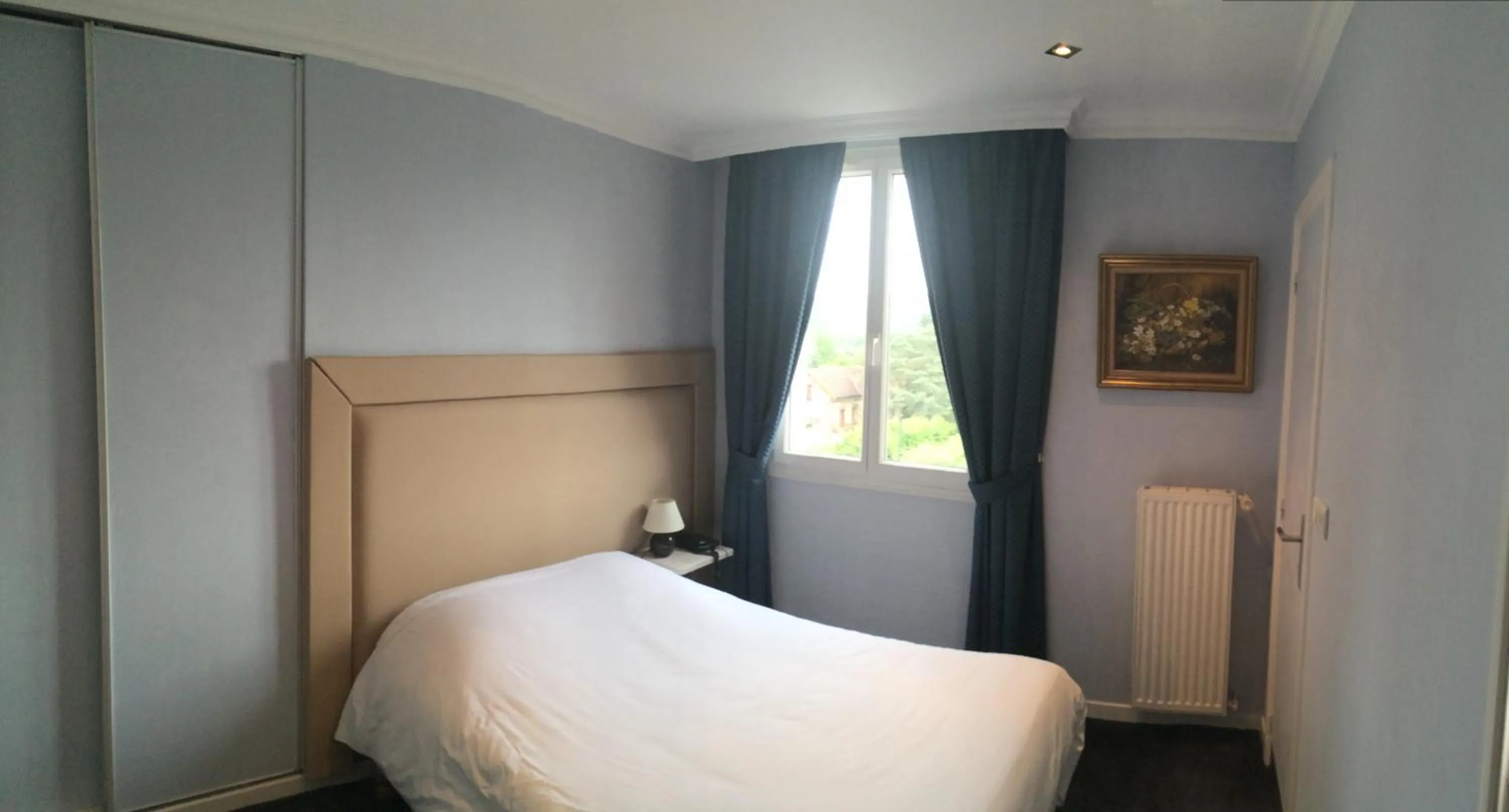 Bedroom, Bed in Hôtel Saint Alban