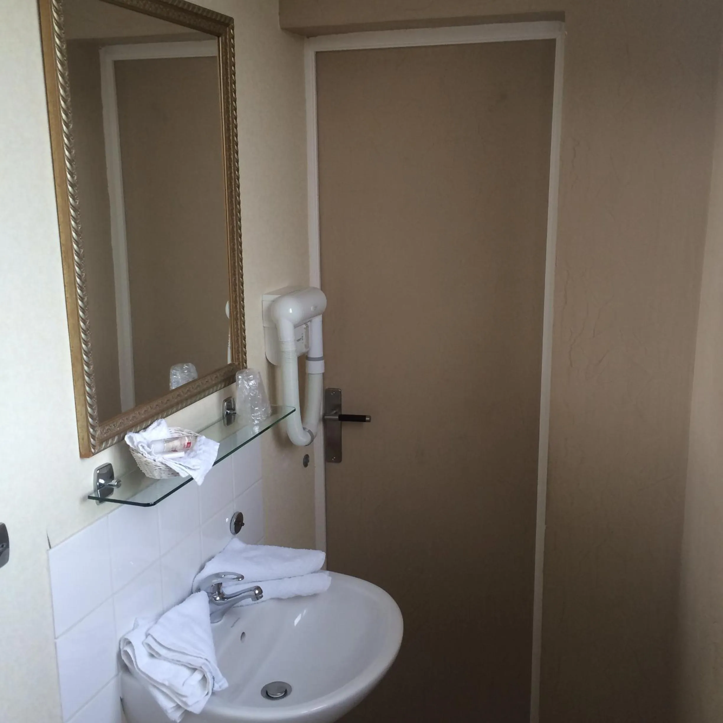 Bathroom in Hôtel Saint Alban