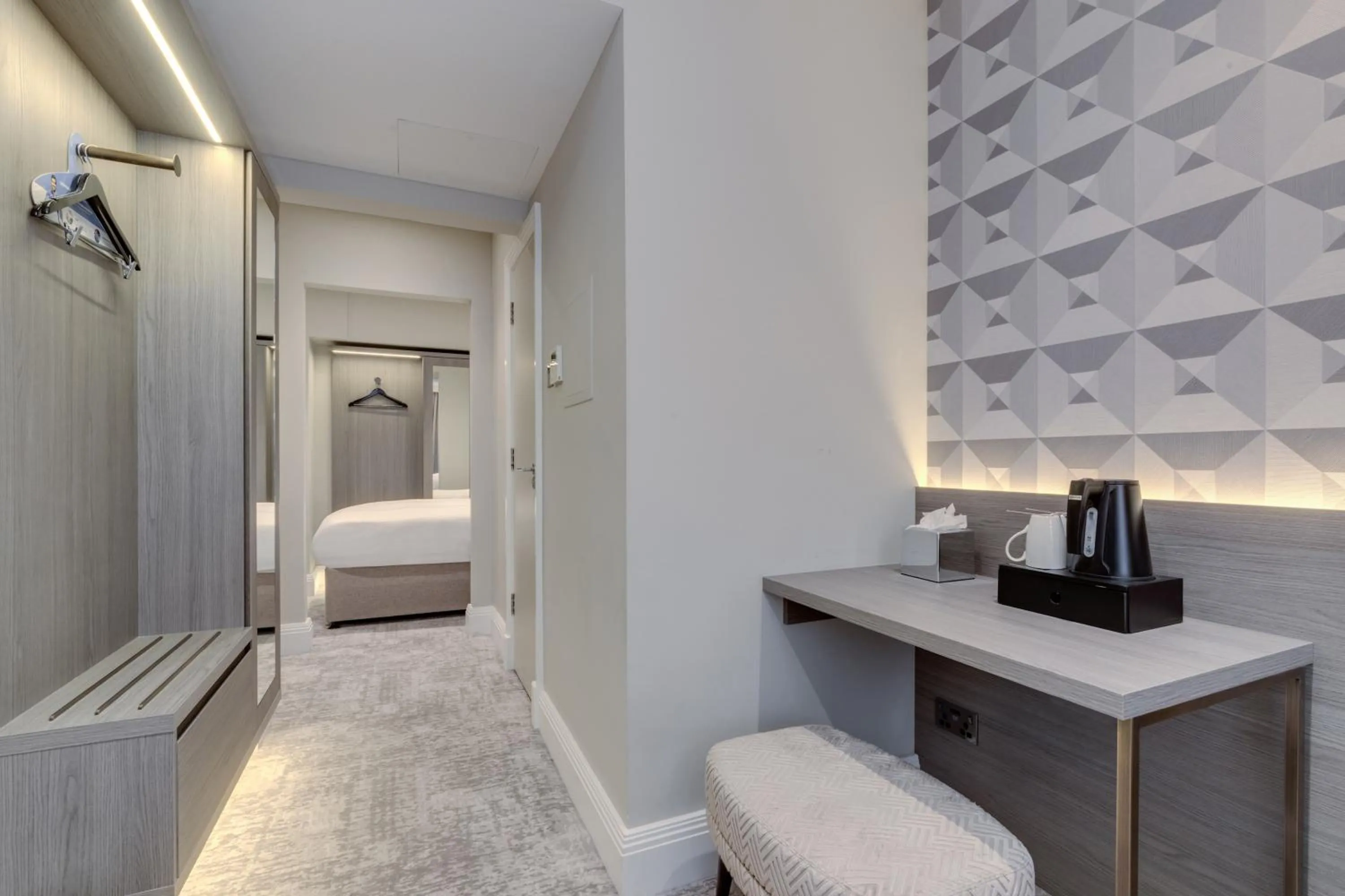 Bedroom, Bed in Mornington Victor Hotel London Belgravia