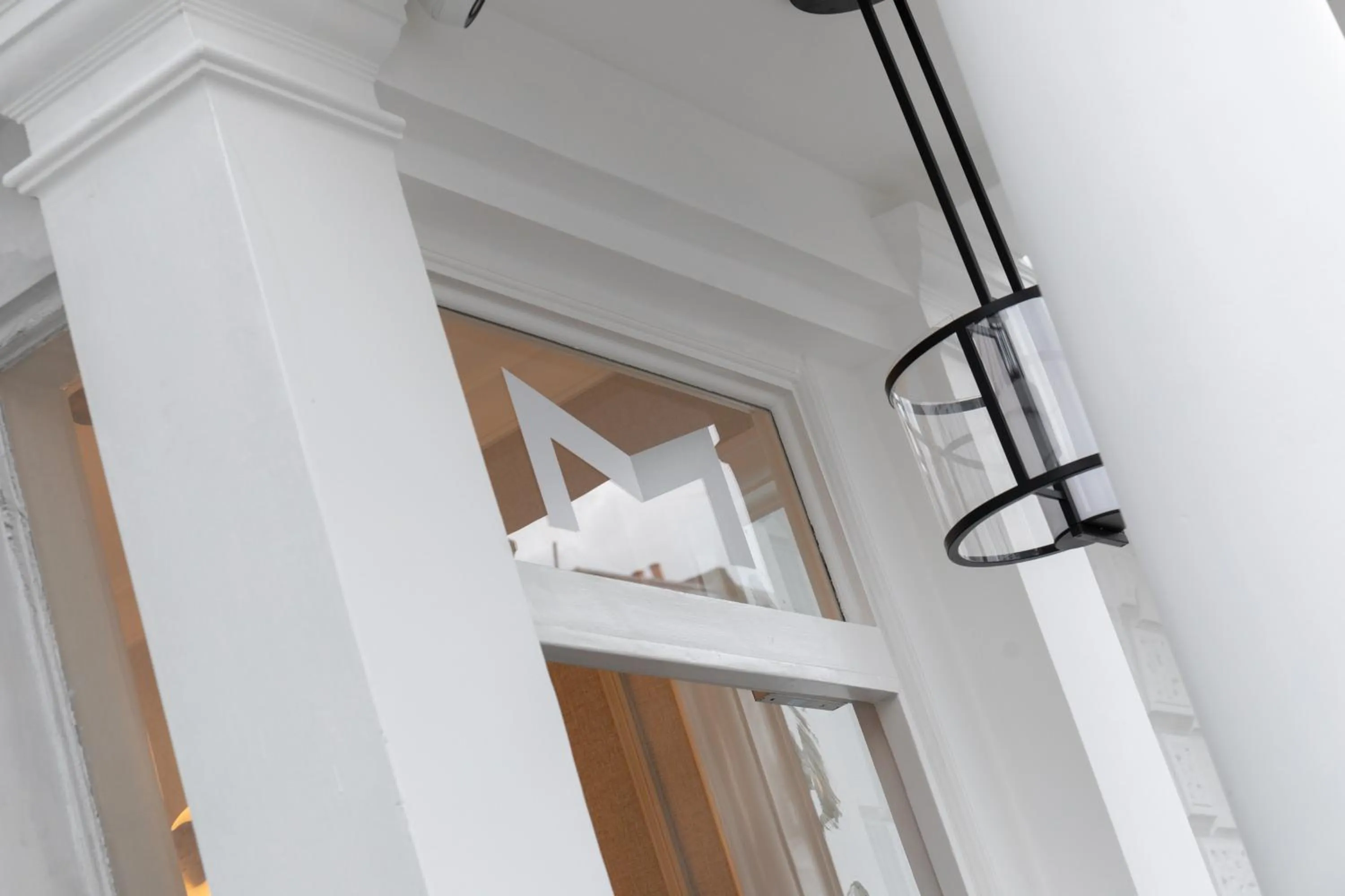 Logo/Certificate/Sign in Mornington Victor Hotel London Belgravia