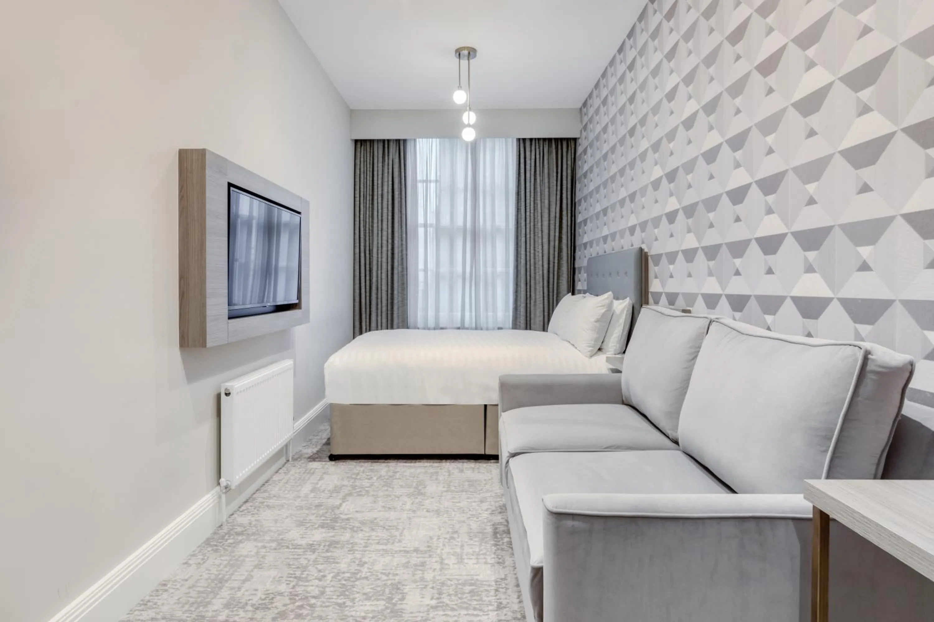 Photo of the whole room, Bed in Mornington Victor Hotel London Belgravia