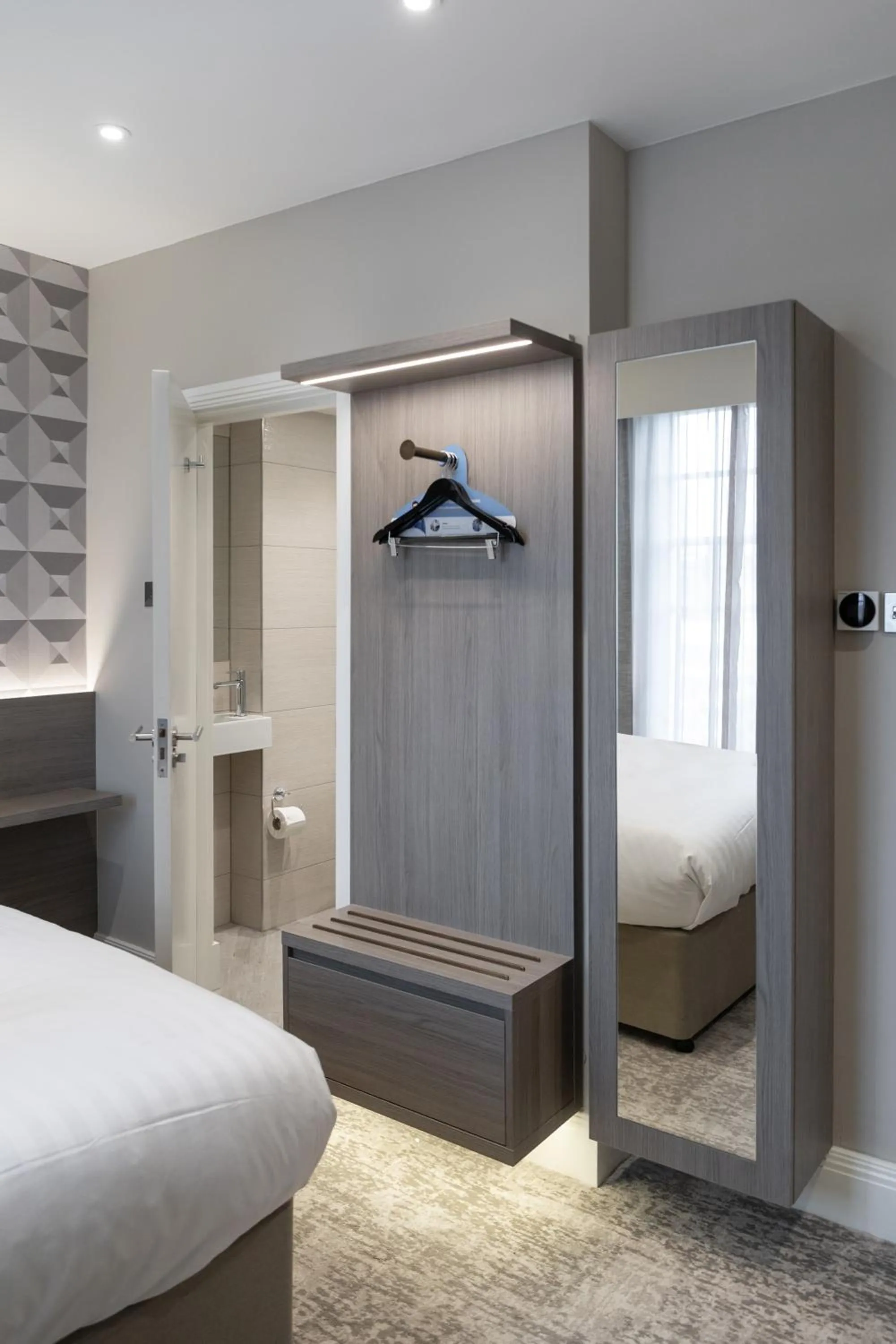 Bedroom, Bed in Mornington Victor Hotel London Belgravia