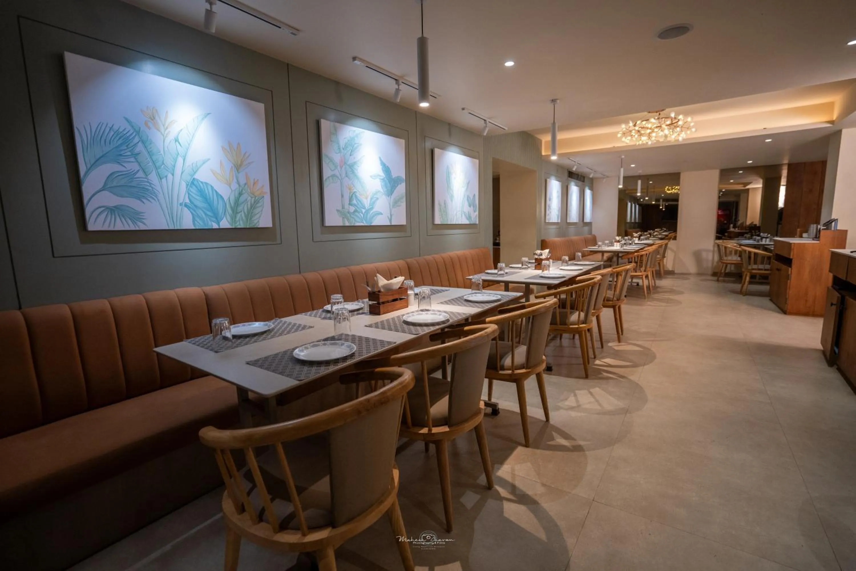 Restaurant/places to eat in Hotel Vrishali Executive