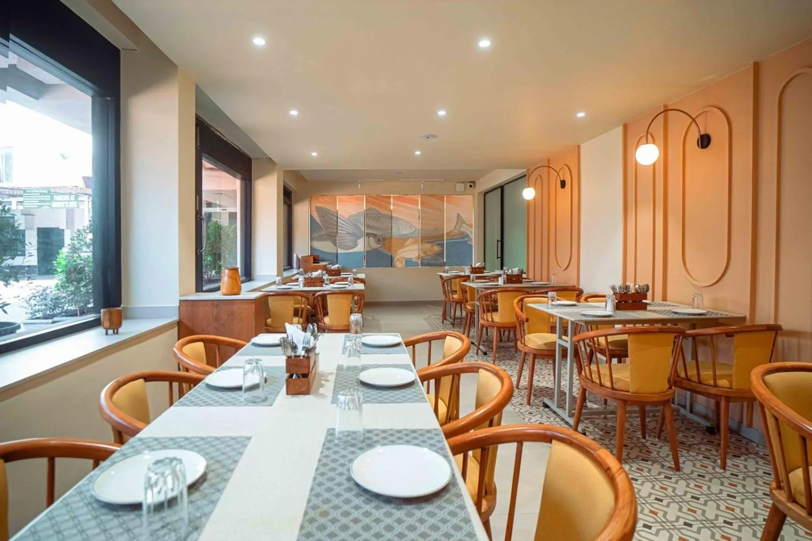 Restaurant/places to eat in Hotel Vrishali Executive