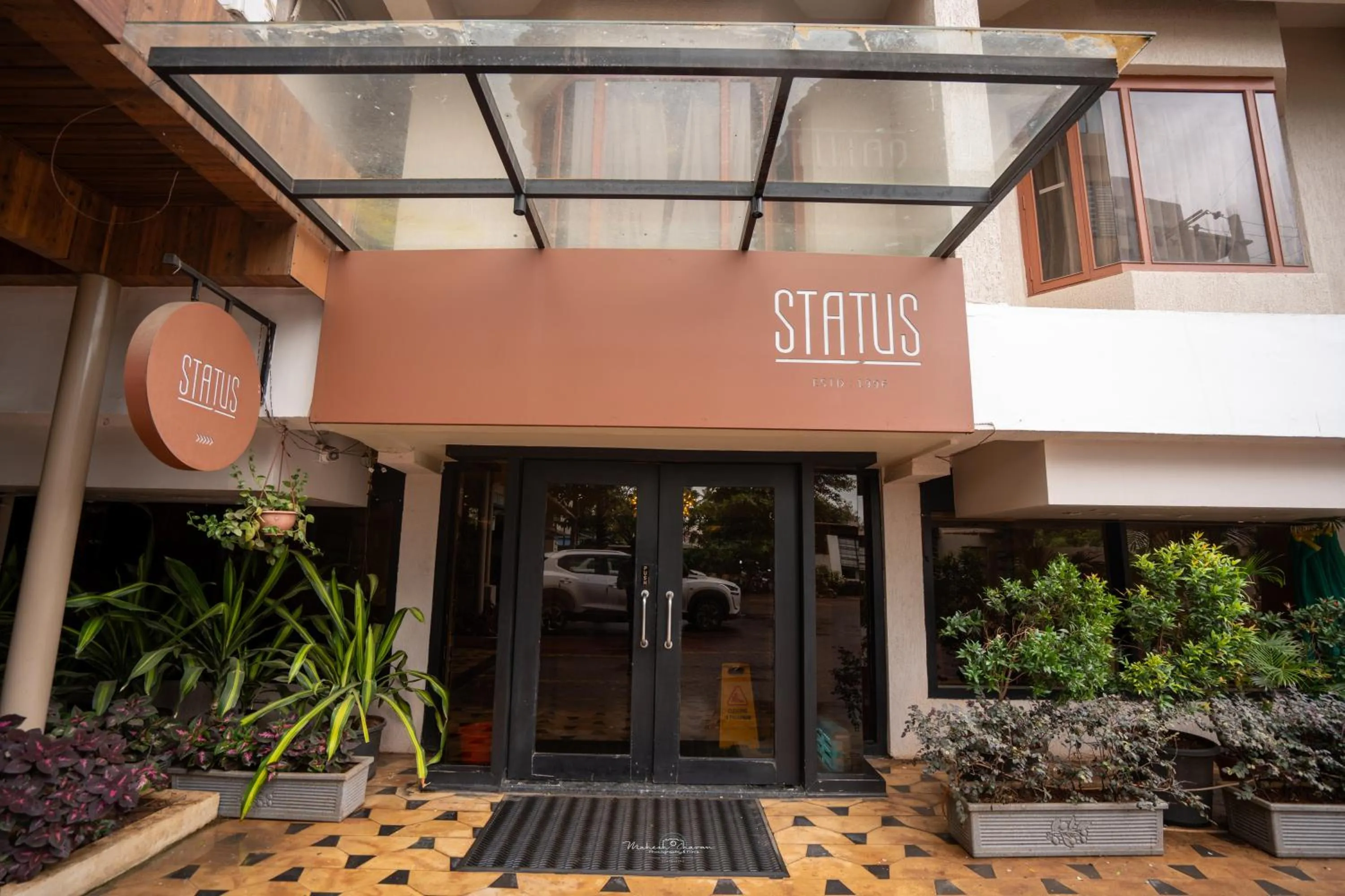 Restaurant/places to eat in Hotel Vrishali Executive