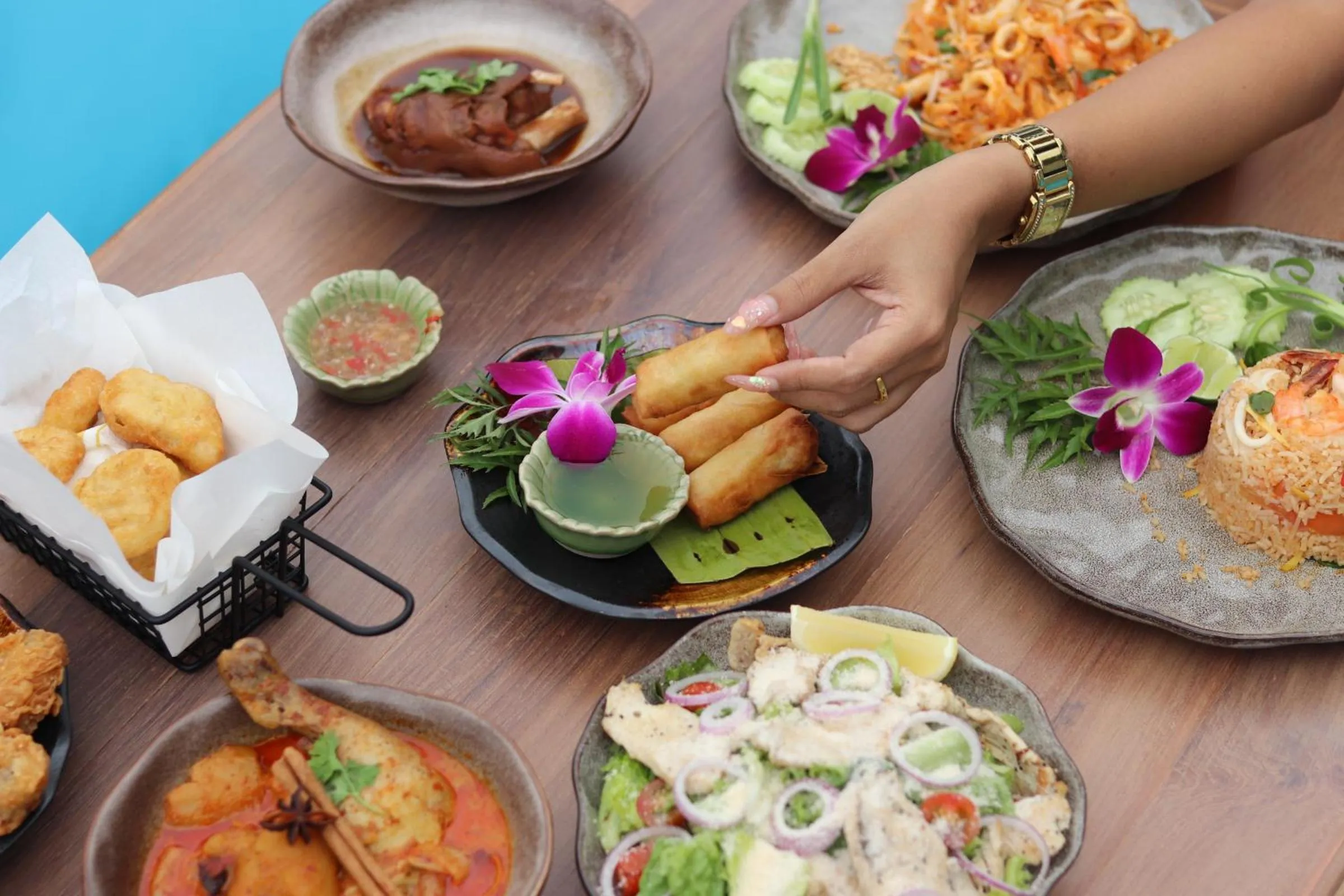 Restaurant/places to eat in Panphuree Residence - SHA Extra Plus