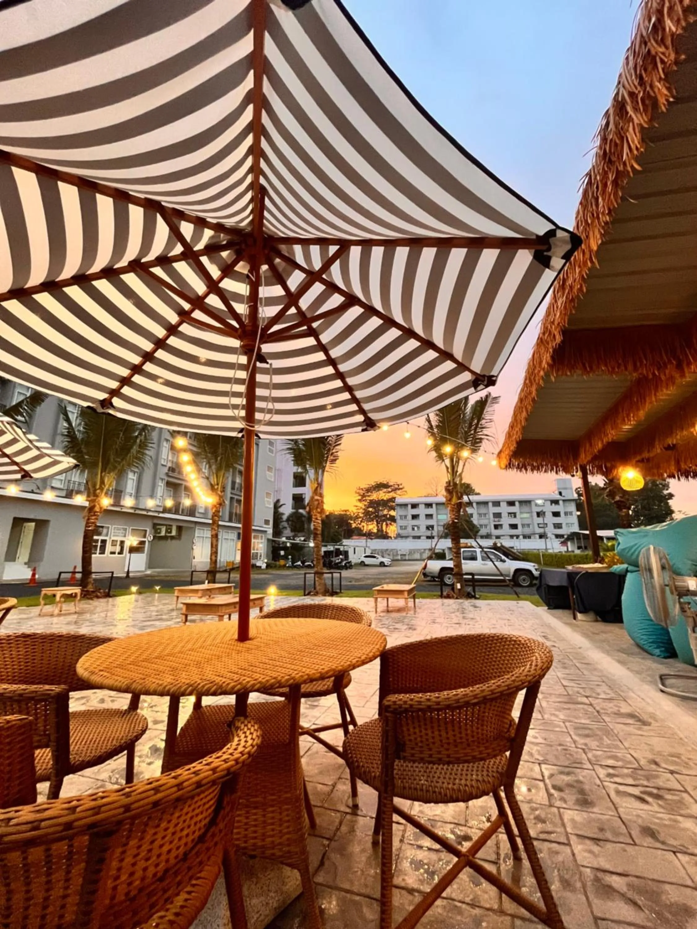 Restaurant/places to eat in Panphuree Residence - SHA Extra Plus