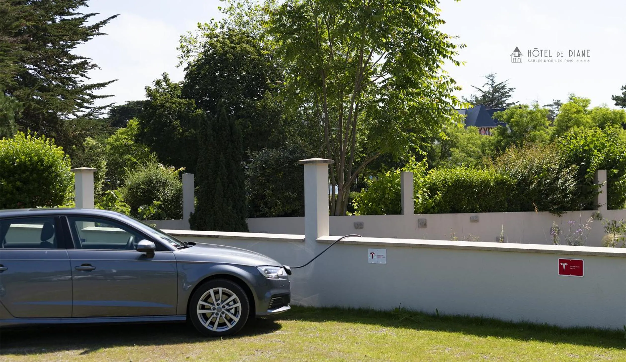 Parking in Hotel De Diane