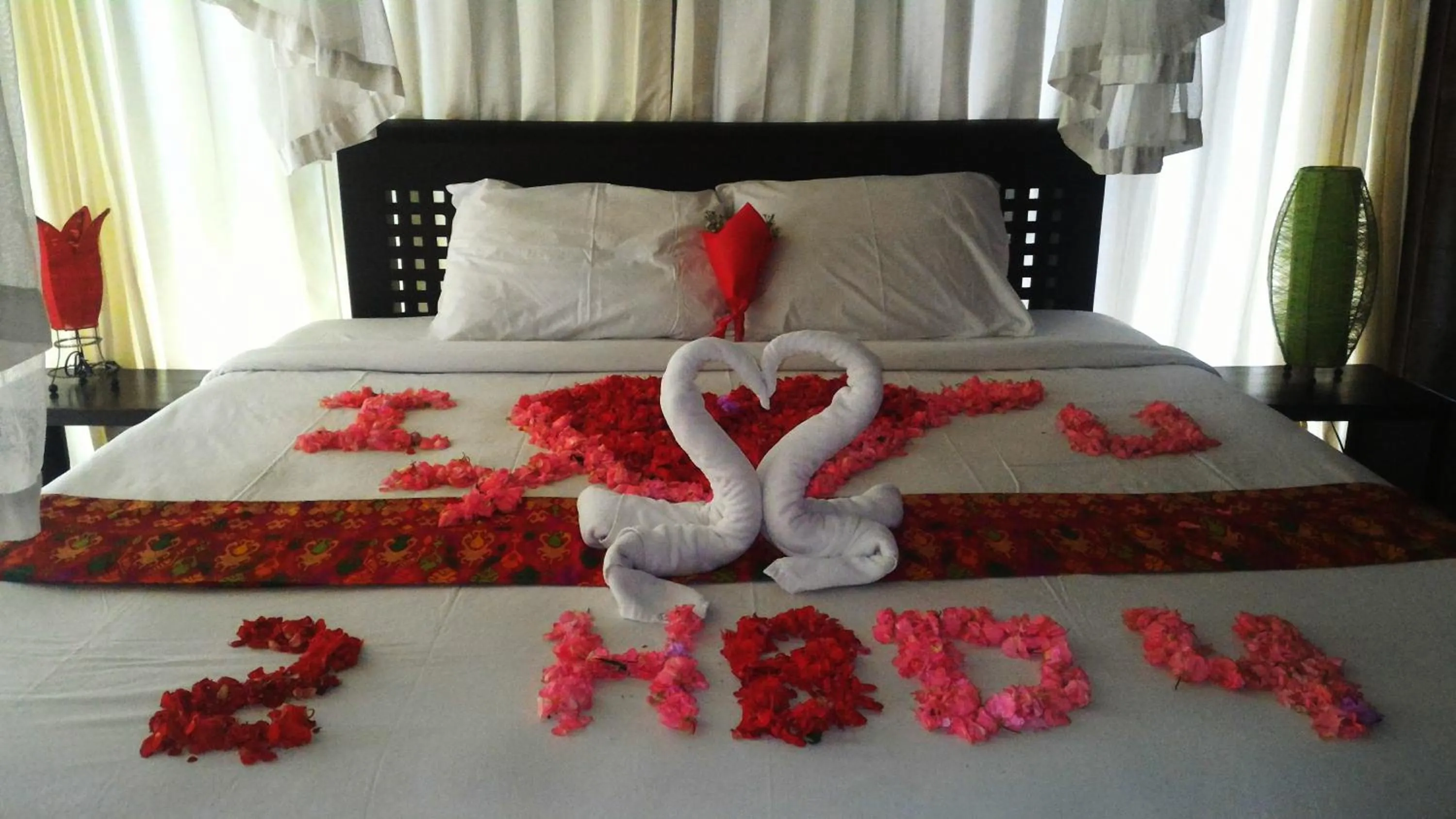 Bedroom, Bed in Astawa House