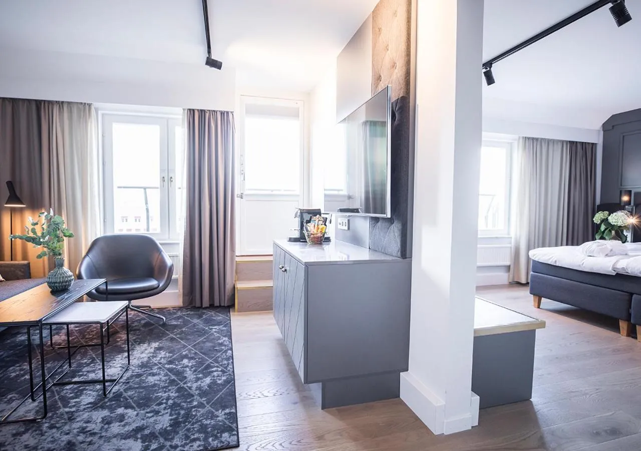 Living room, Bed in Radisson Blu Scandinavia Hotel, Göteborg