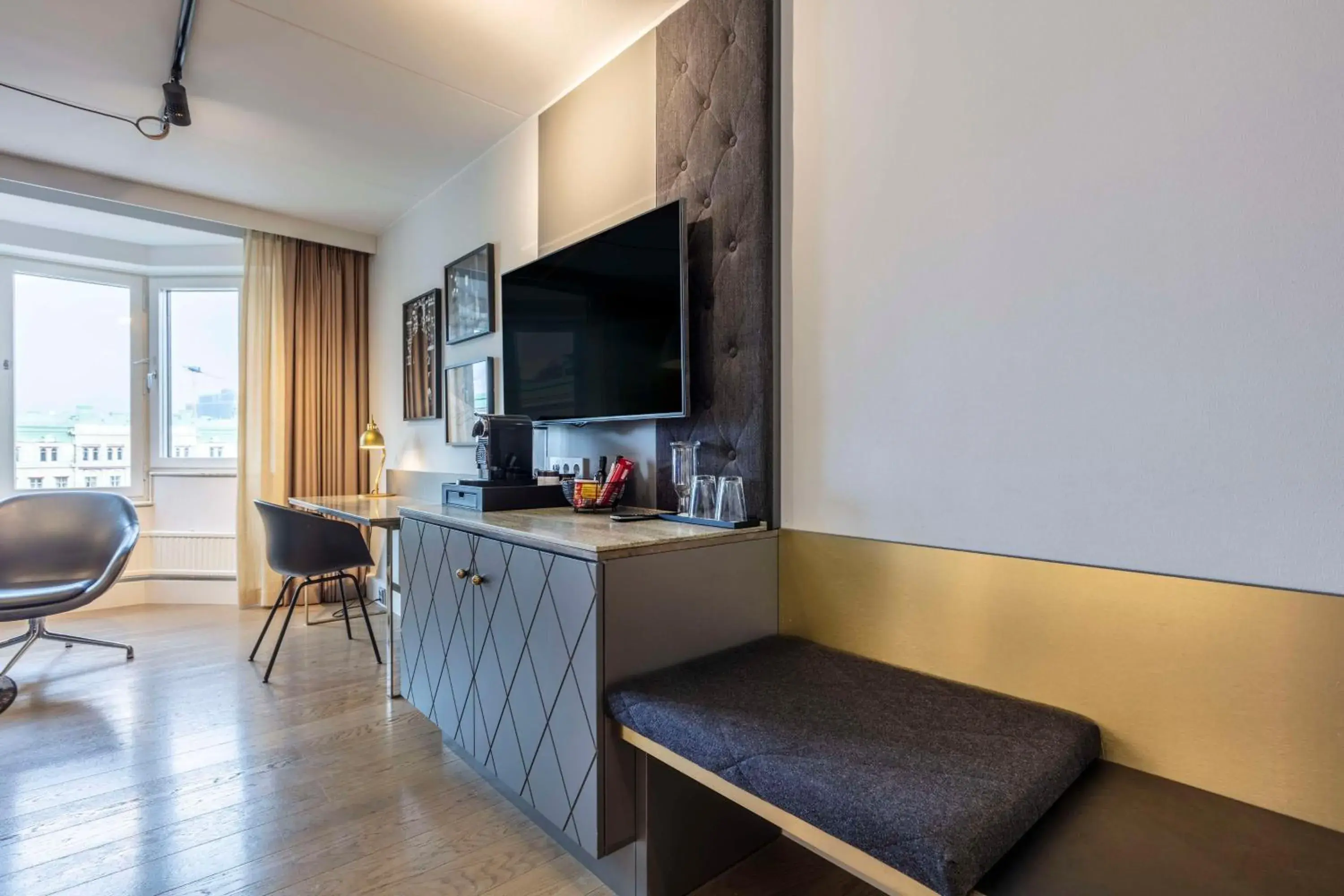 Executive Room with Square View- min 25 years of age acceptable in Radisson Blu Scandinavia Hotel, Göteborg Executive Room with Square View- min 25 years of age acceptable in Radisson Blu Scandinavia Hotel, Göteborg